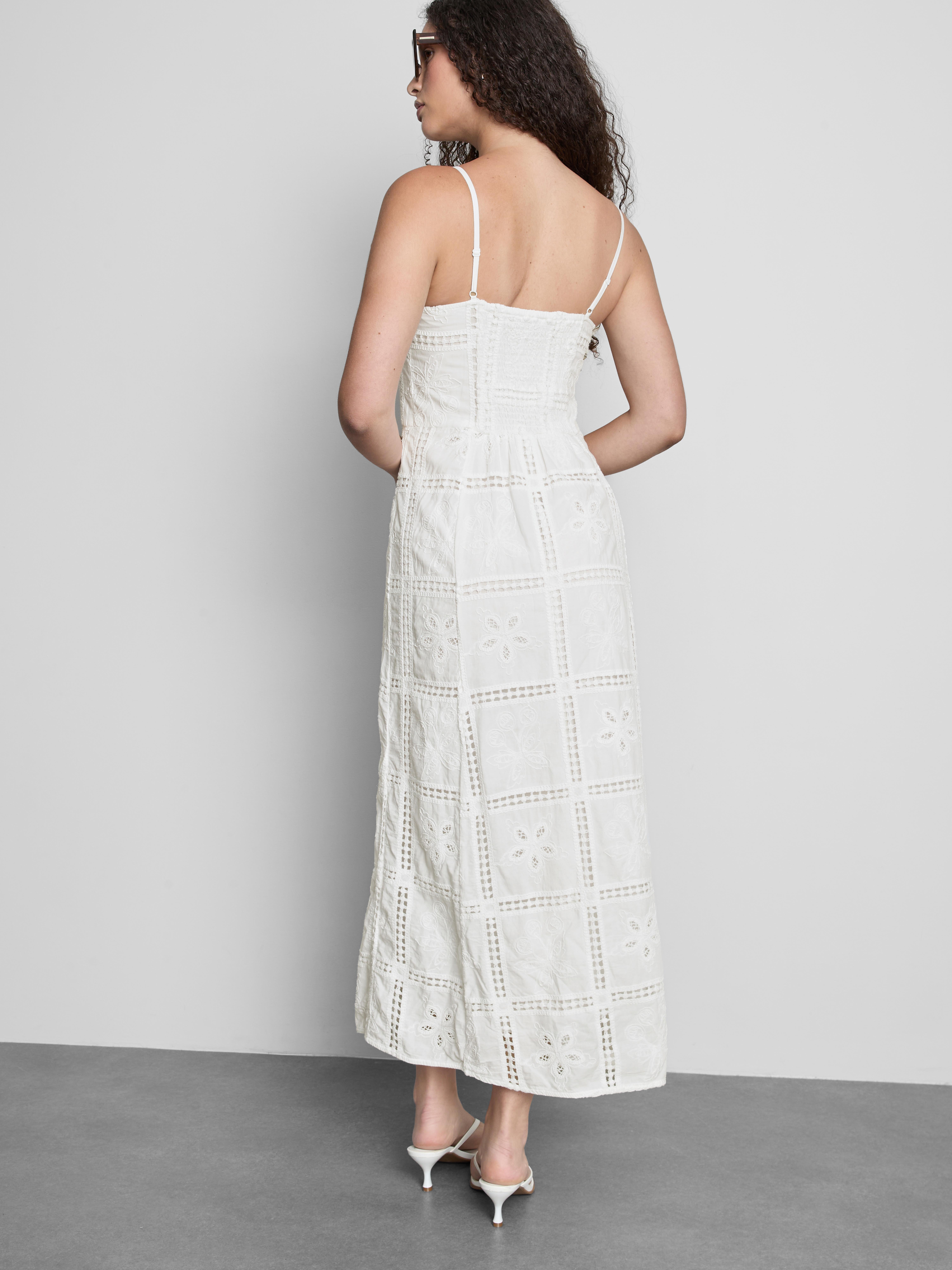 Vestido midi bordado de The Edit
