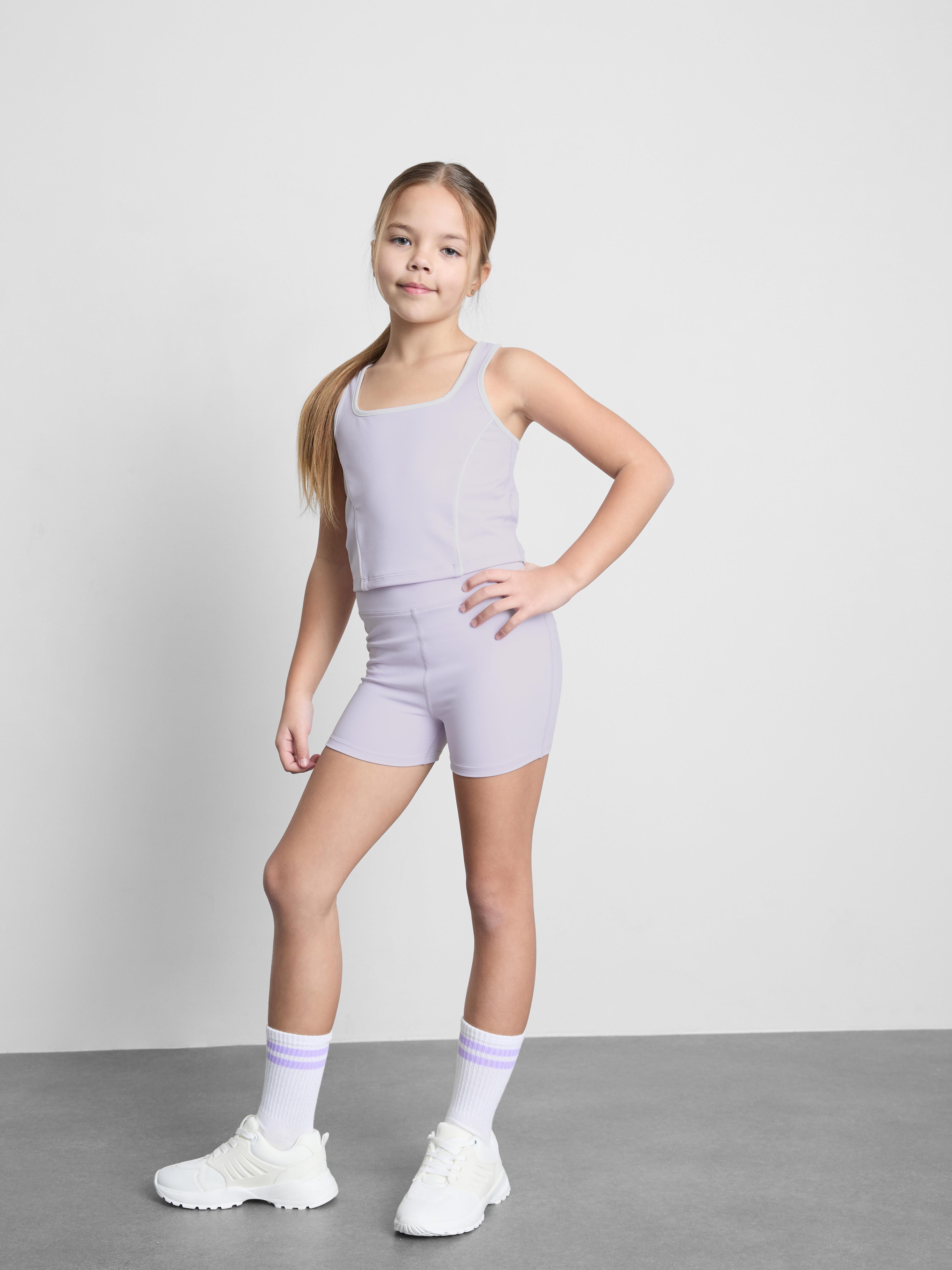 Sportowe szorty z kontrastowym wykończeniem