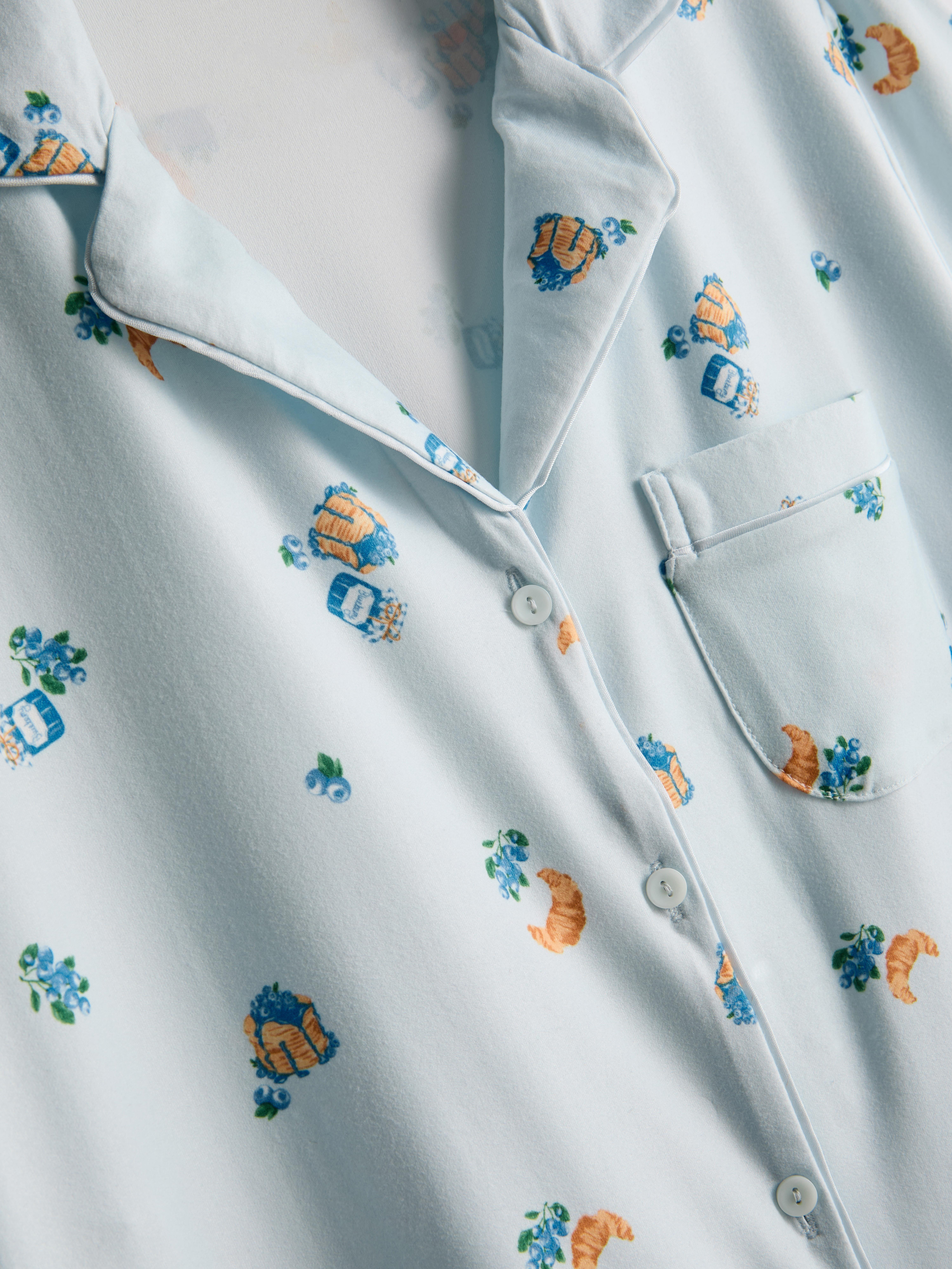Kurzer Boyfriend-Schlafanzug mit Frühstücks-Print