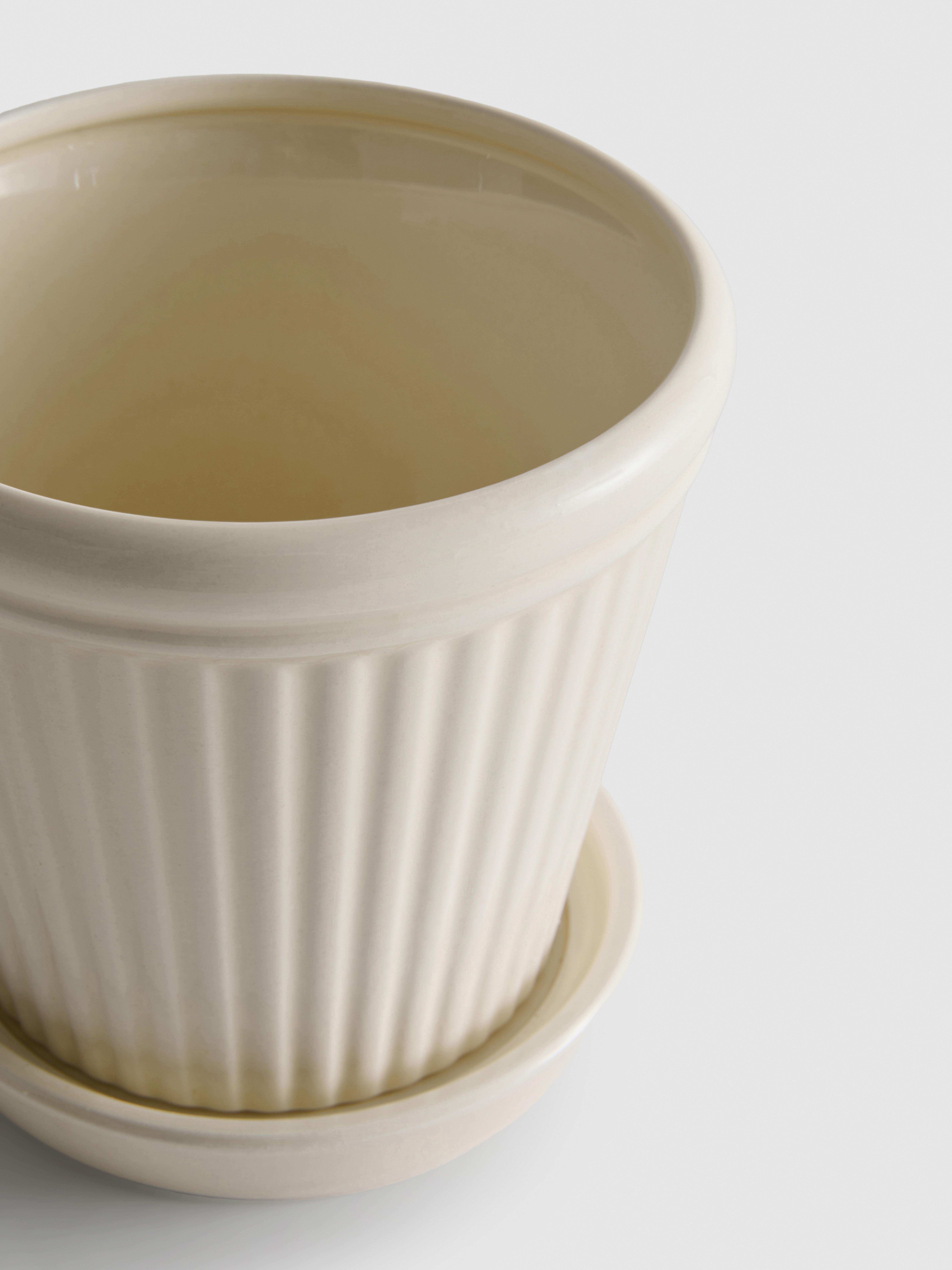 Ribbed Plant Pot