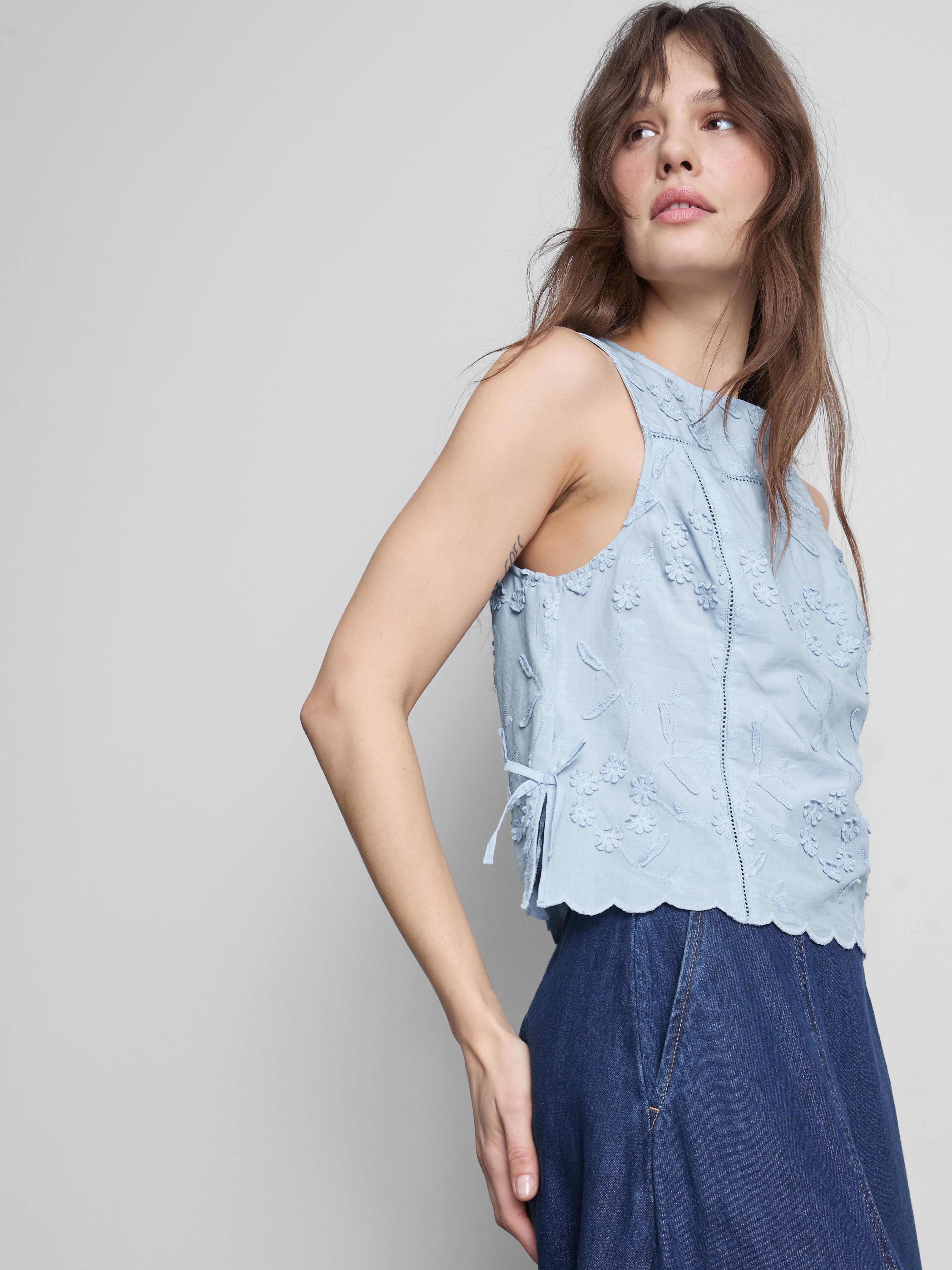Tanktop met strikjes en geborduurd bloemmotief