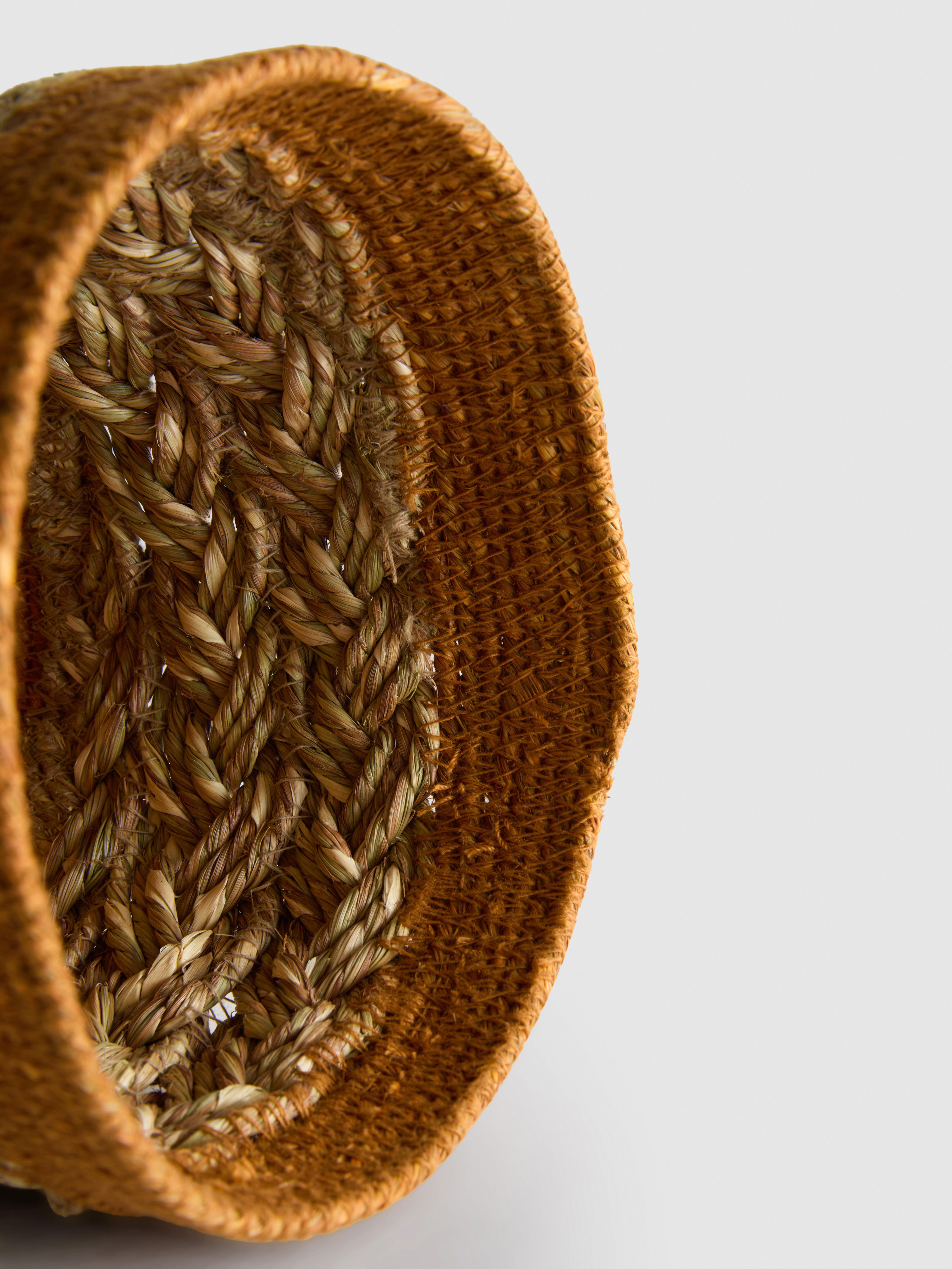 Pleciony kosz do przechowywania