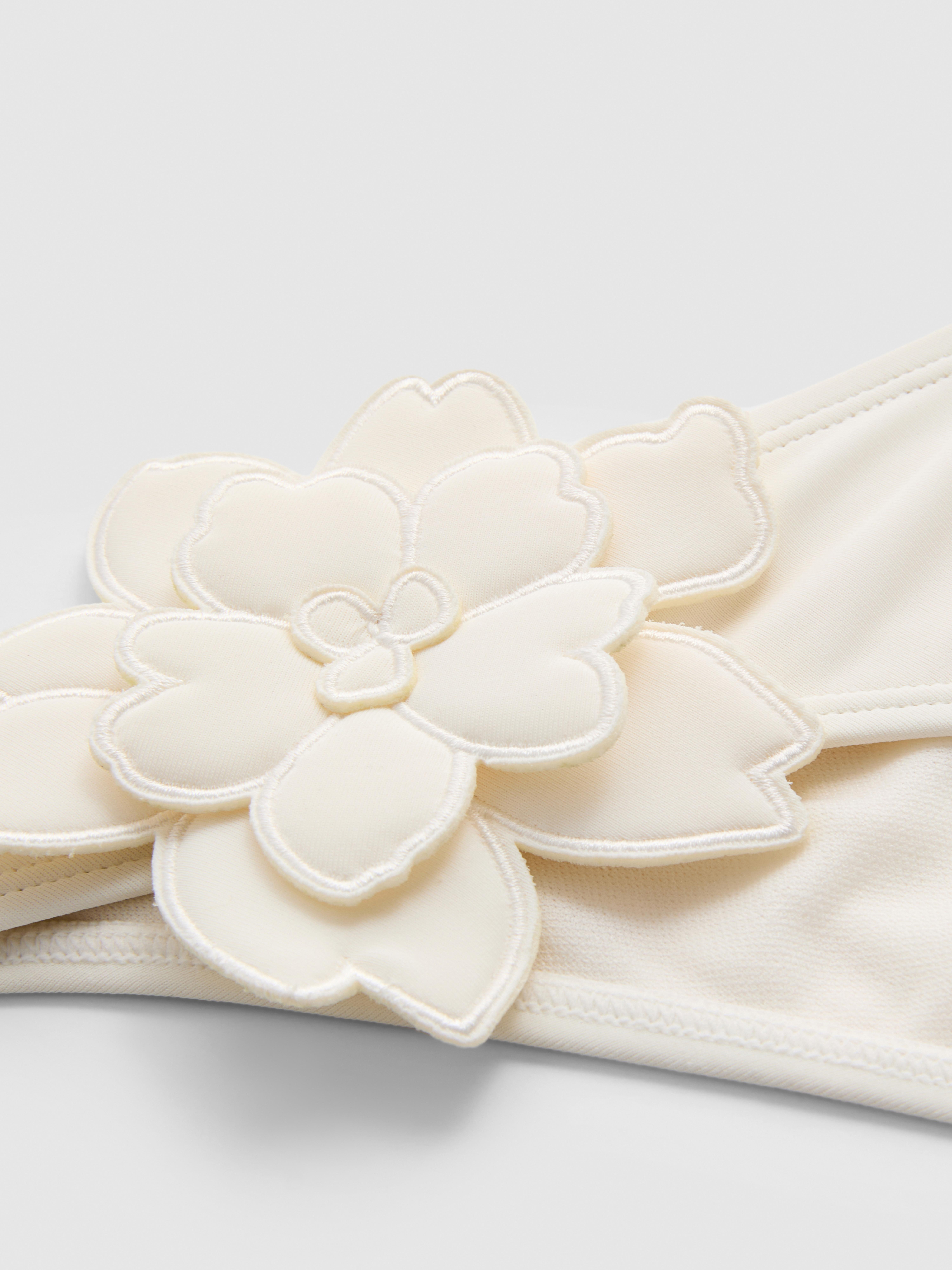Braguita de bikini con flores en 3D