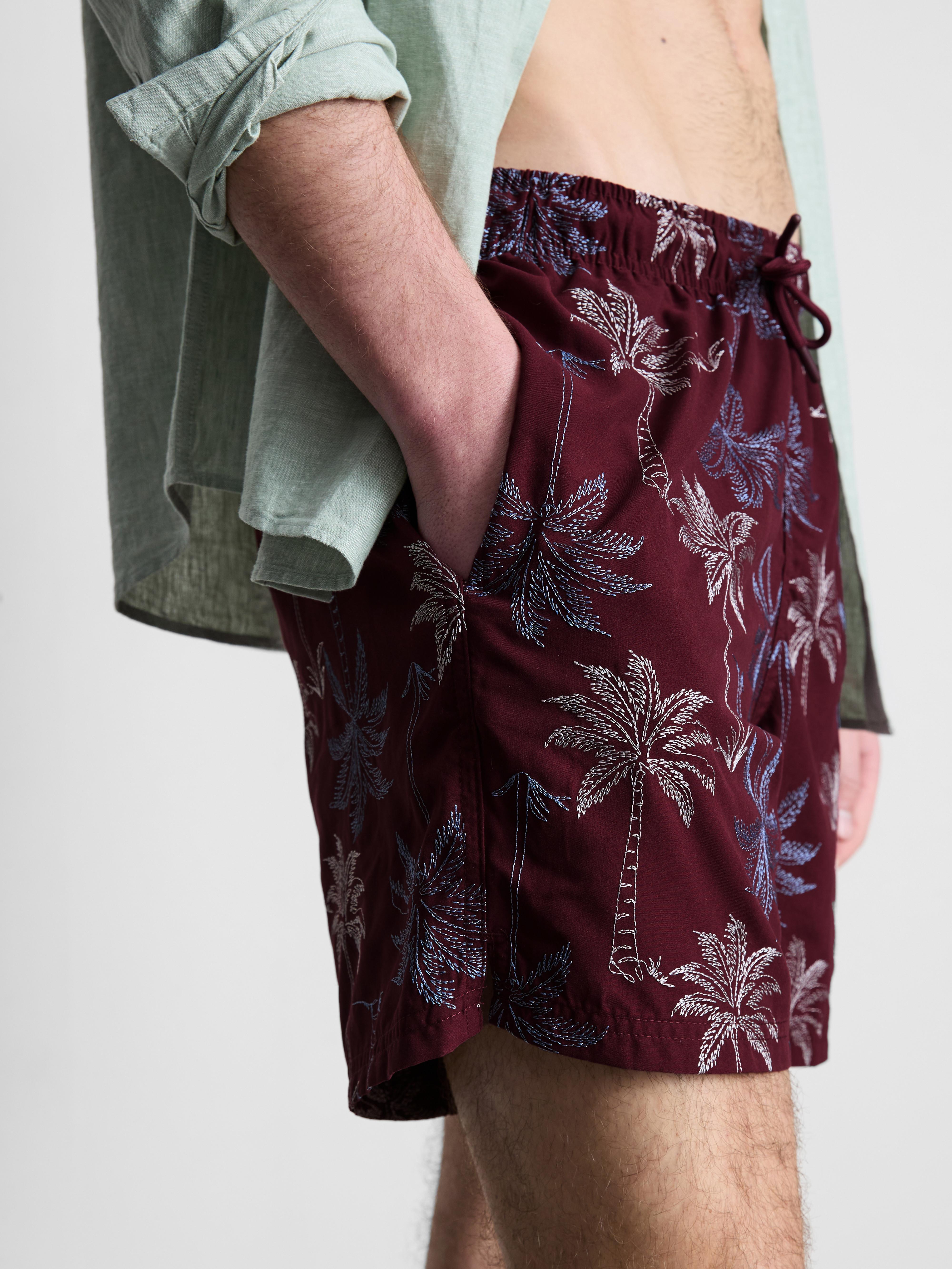 Badeshorts mit Palmenstickerei