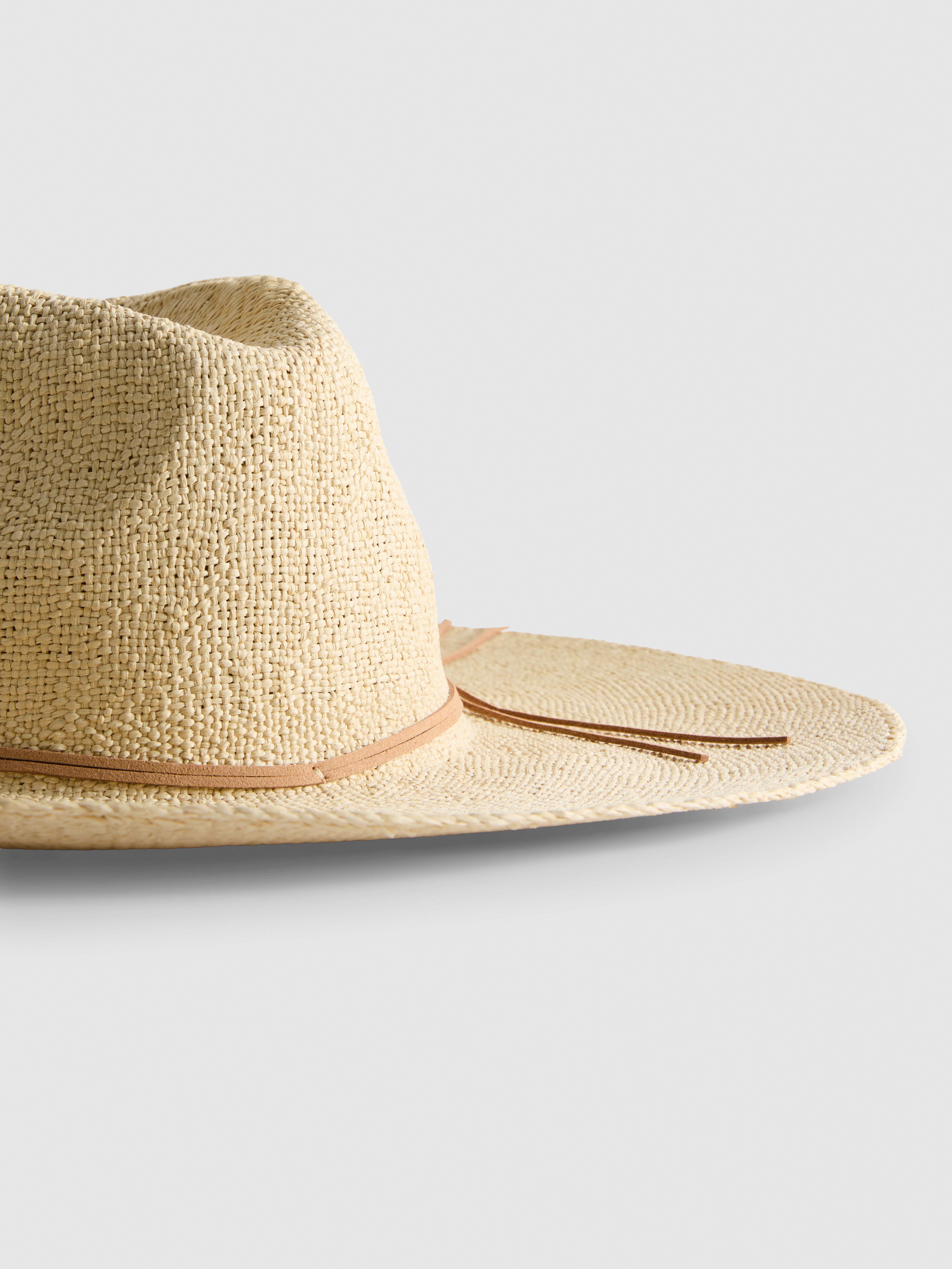 Sombrero panamá de ala ancha