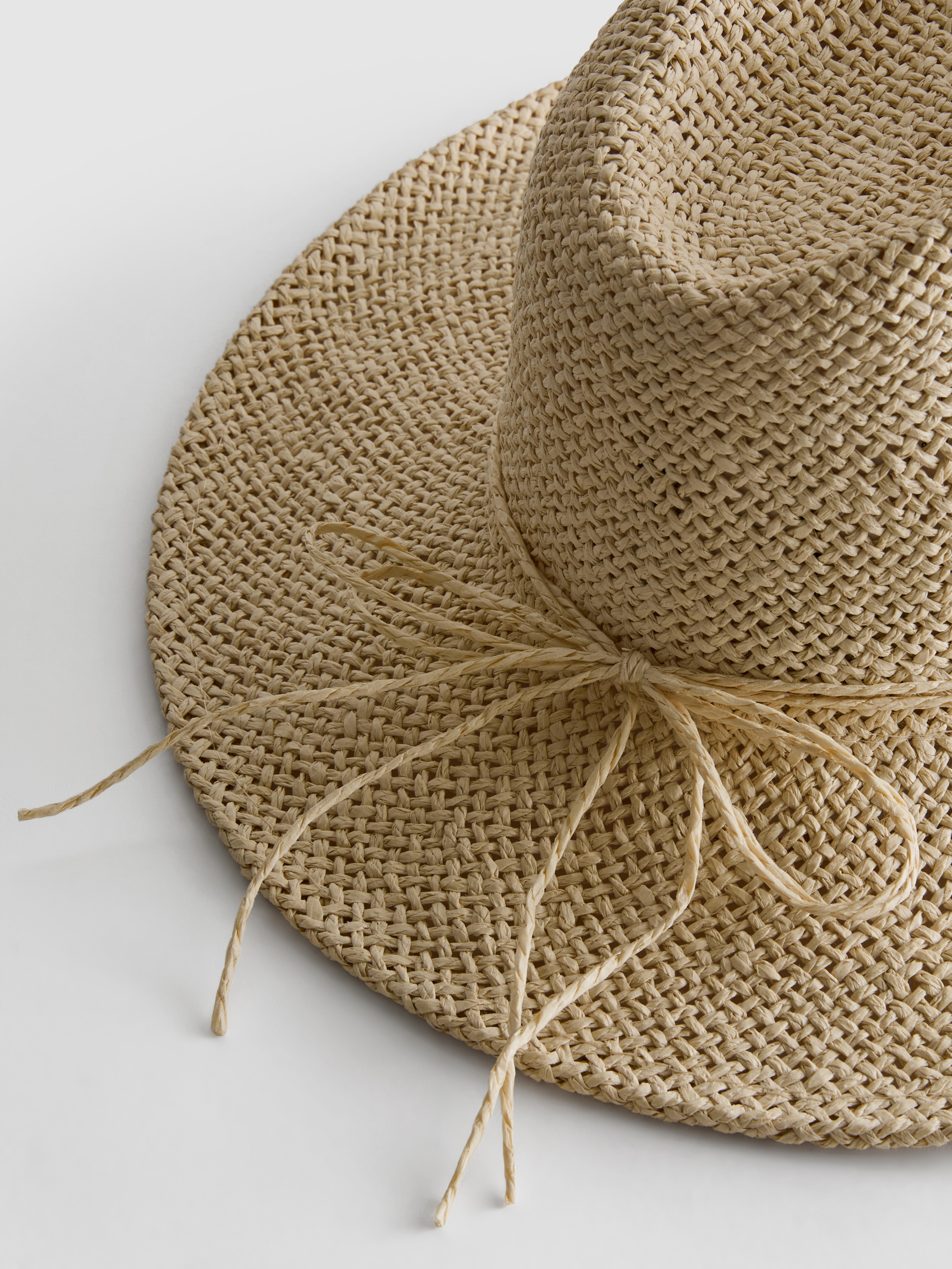 Chapeau de plage en paille