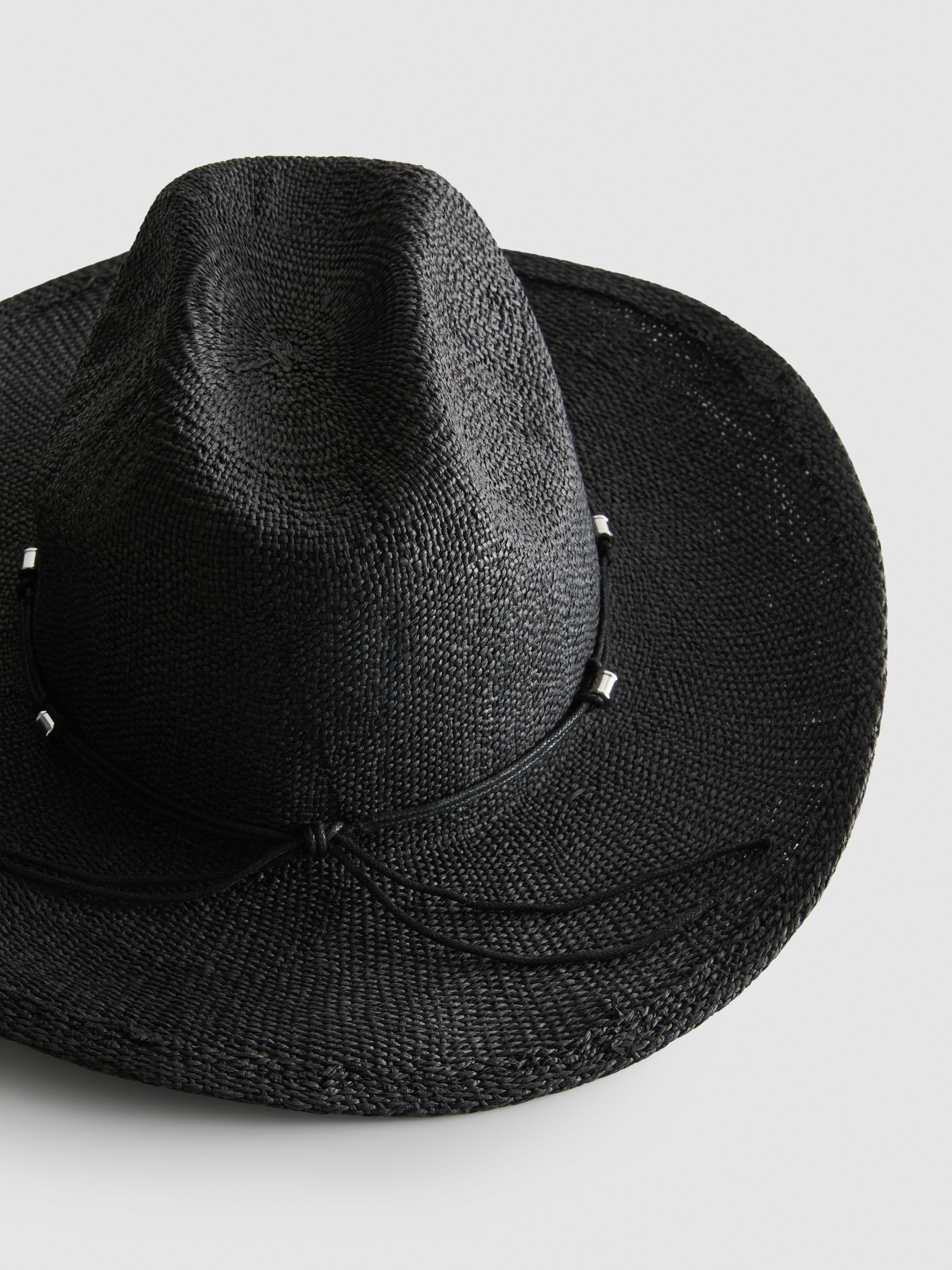 Pălărie de cowboy din paie cu ornamente