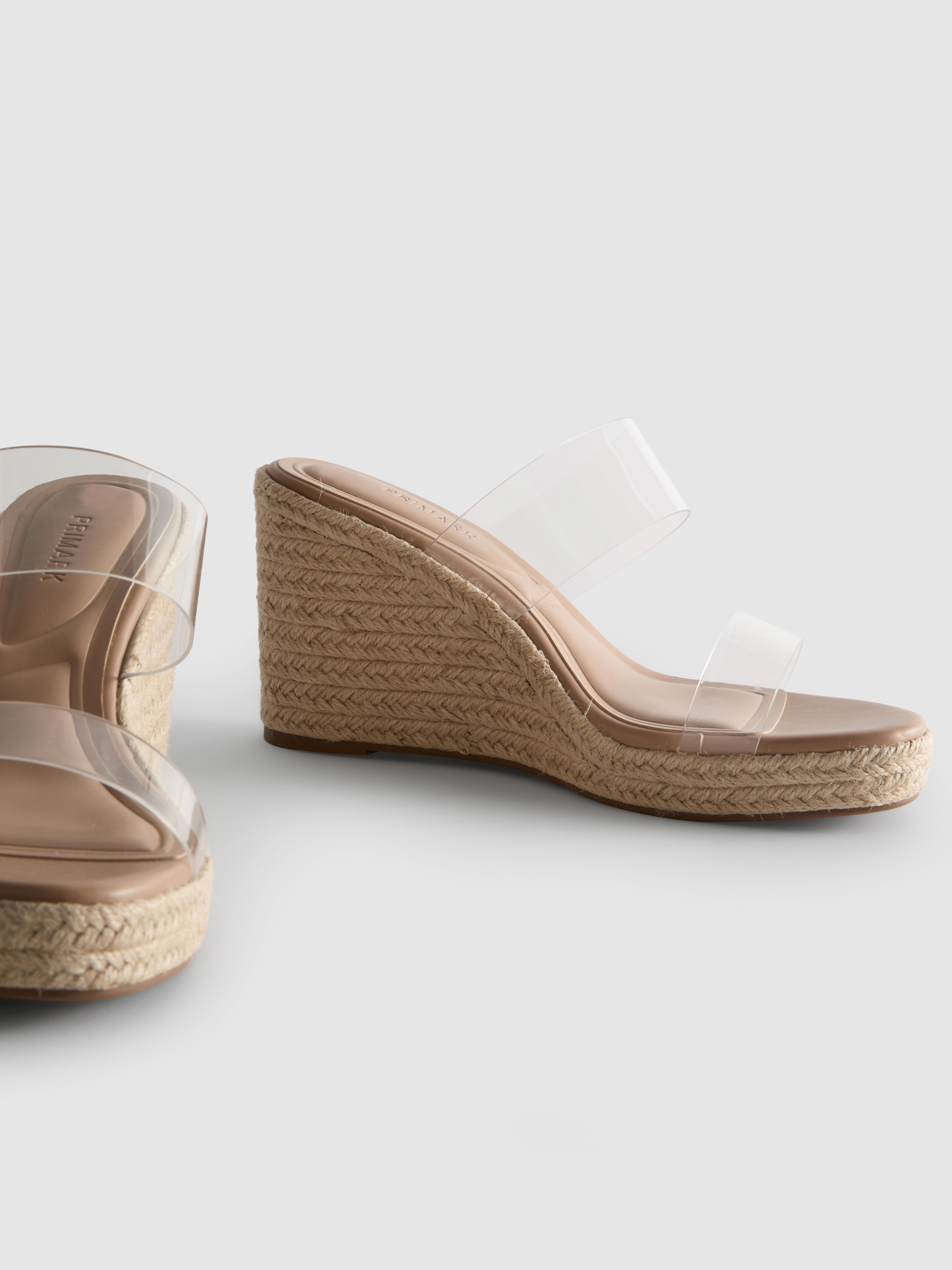 Sandales à talon compensé et brides en plexiglas