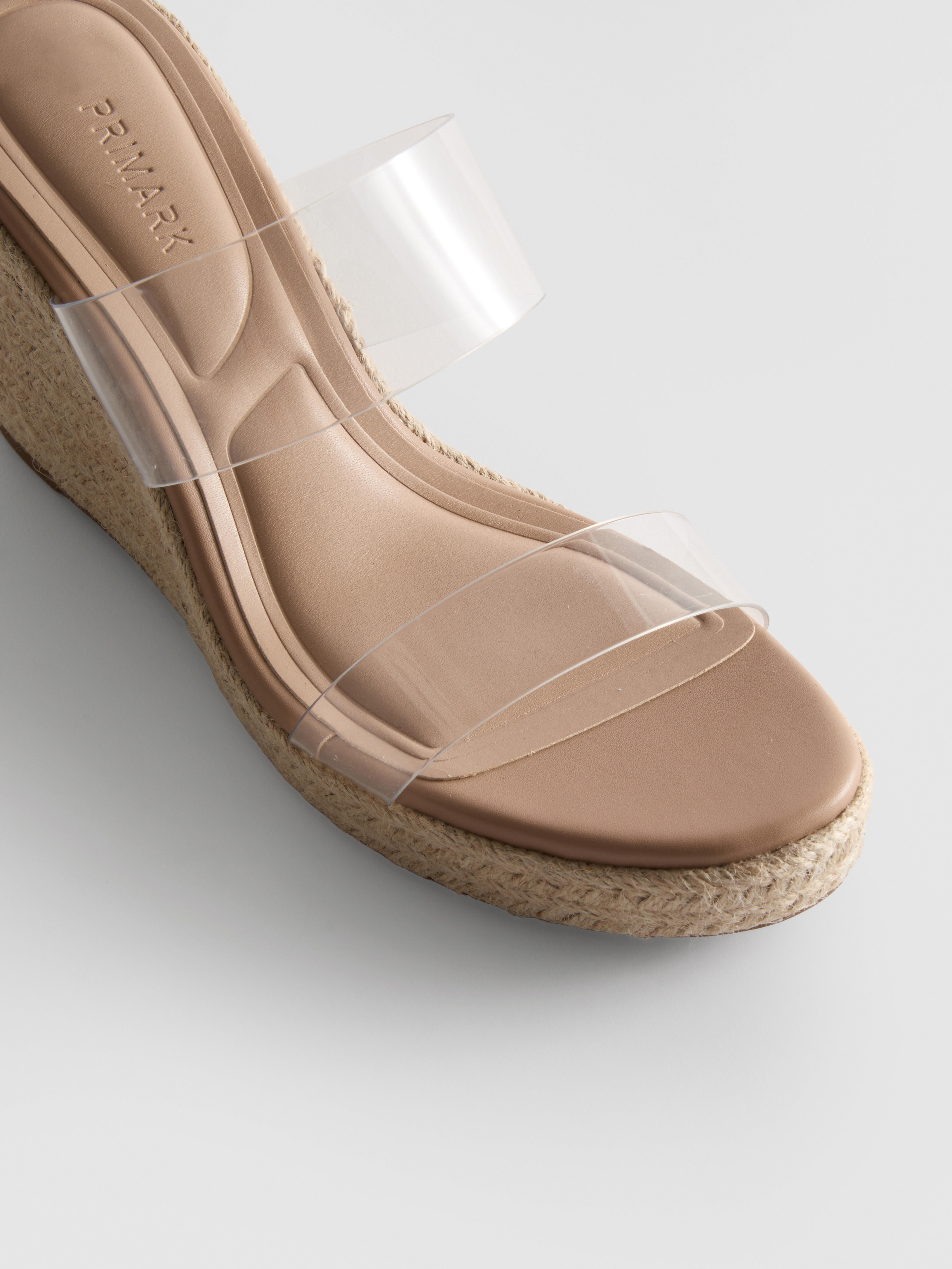 Sandales à talon compensé et brides en plexiglas