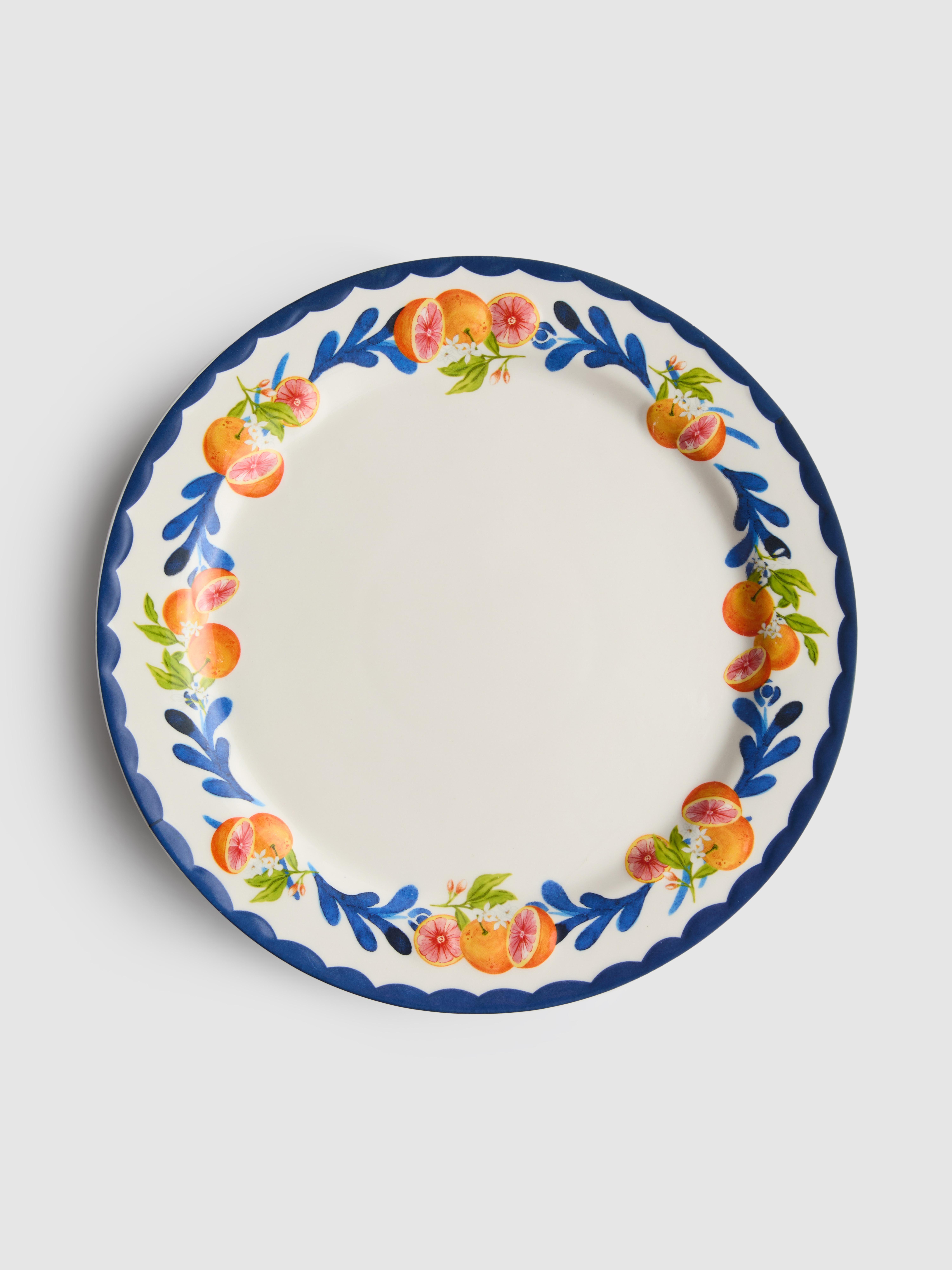 Plitvi krožnik s sredozemskim cvetjem