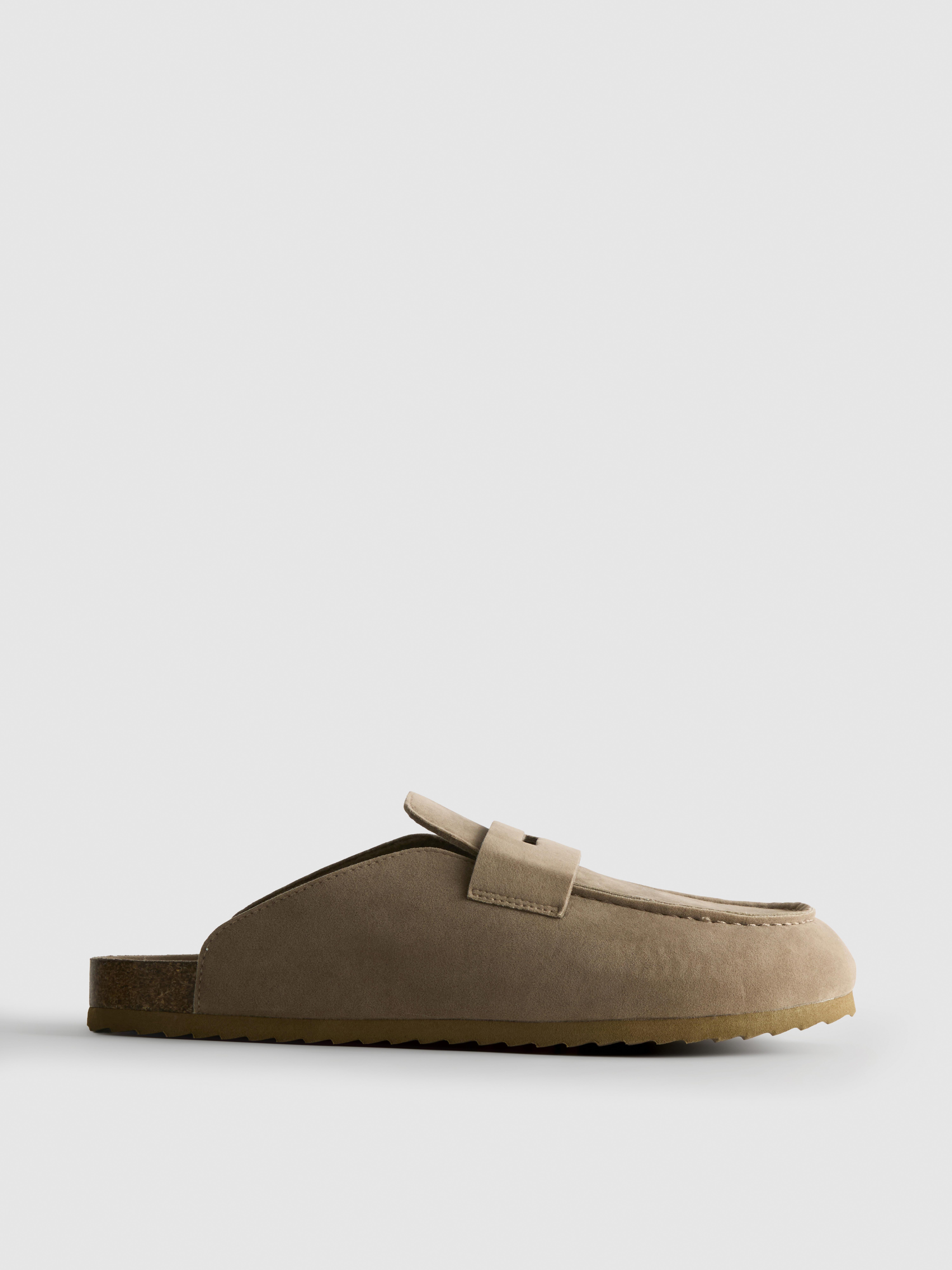 Chodaki w stylu mokasynów