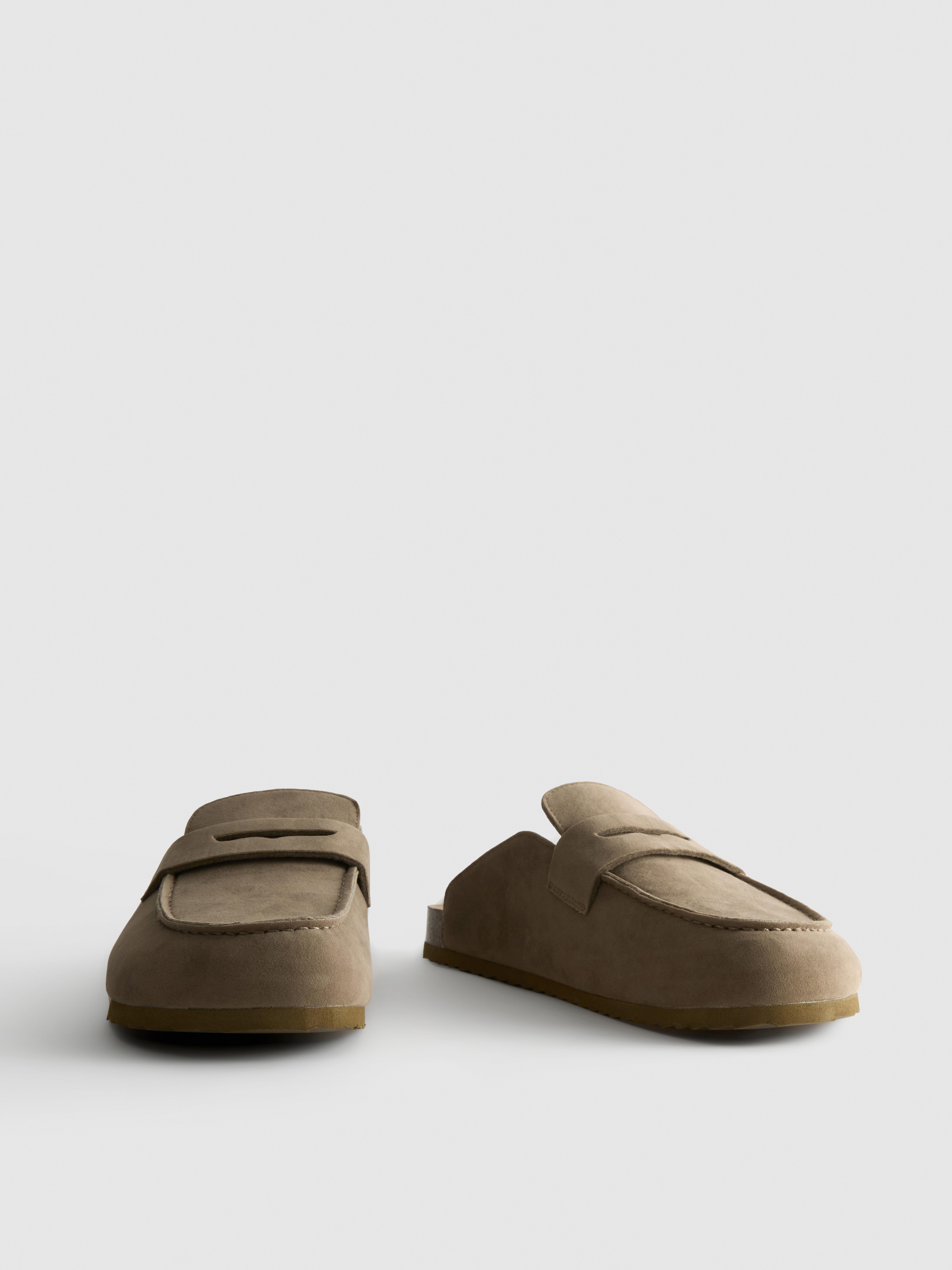 Chodaki w stylu mokasynów