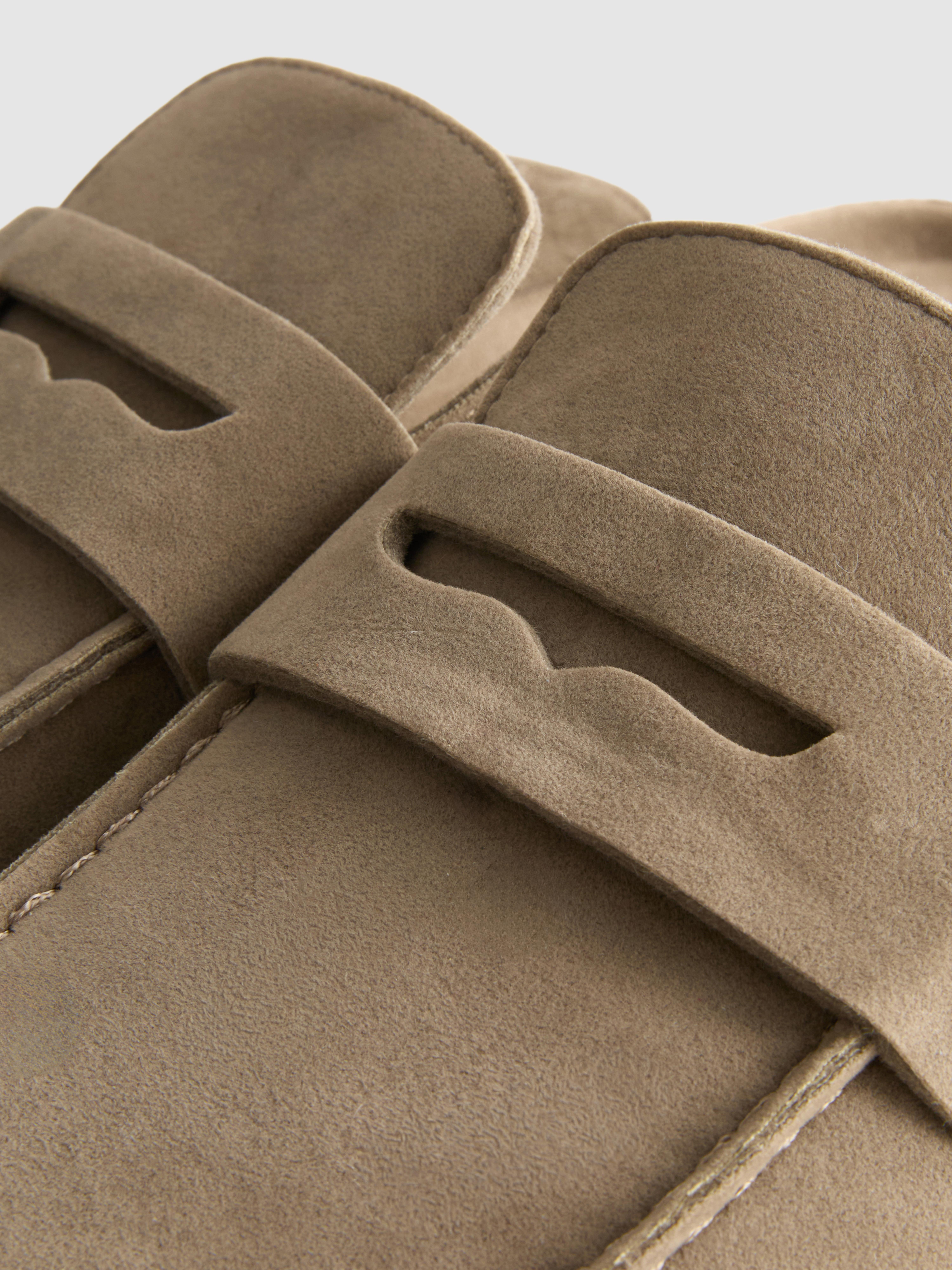 Chodaki w stylu mokasynów