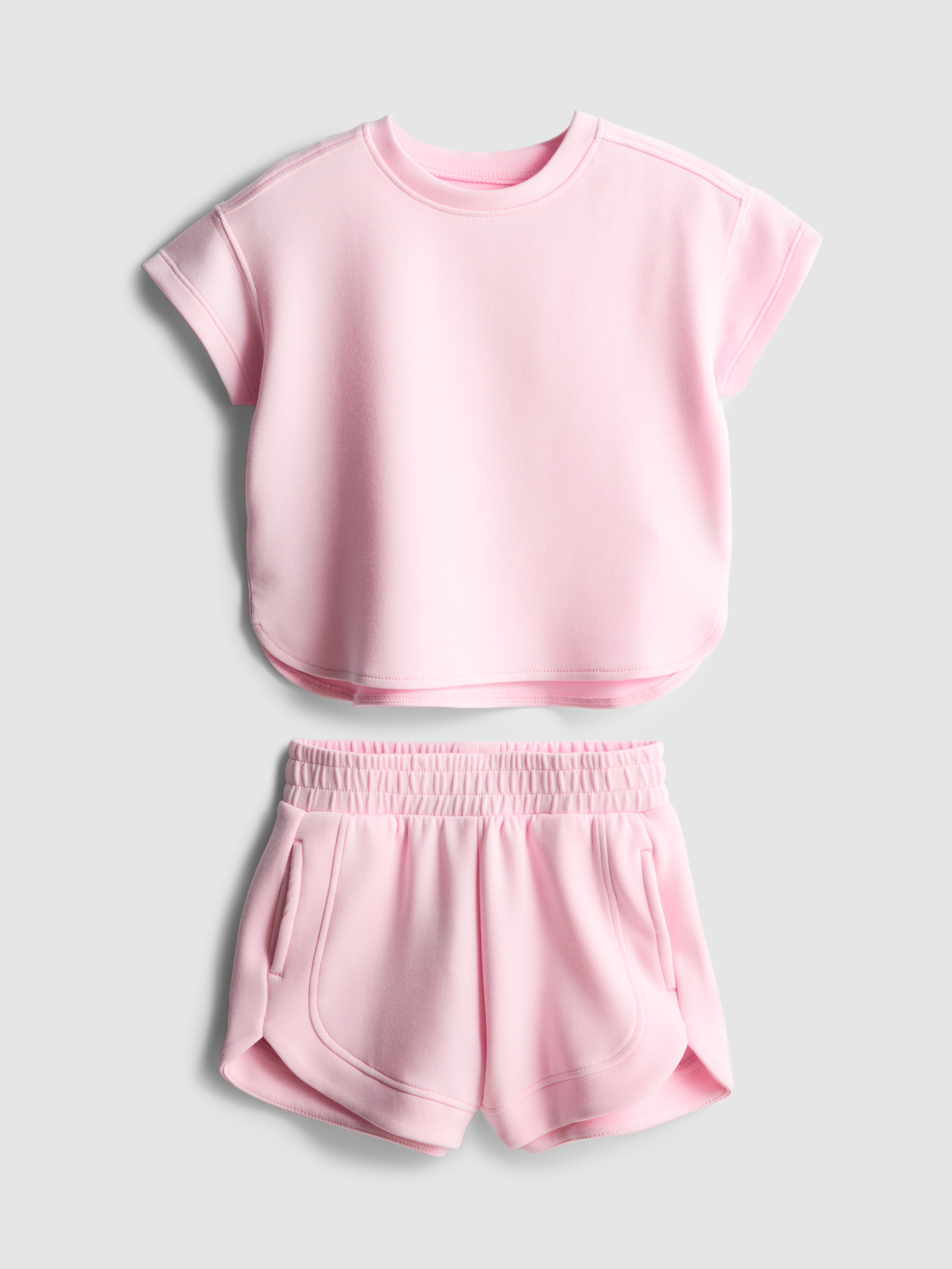 7–15 éves | Póló rövid futónadrággal