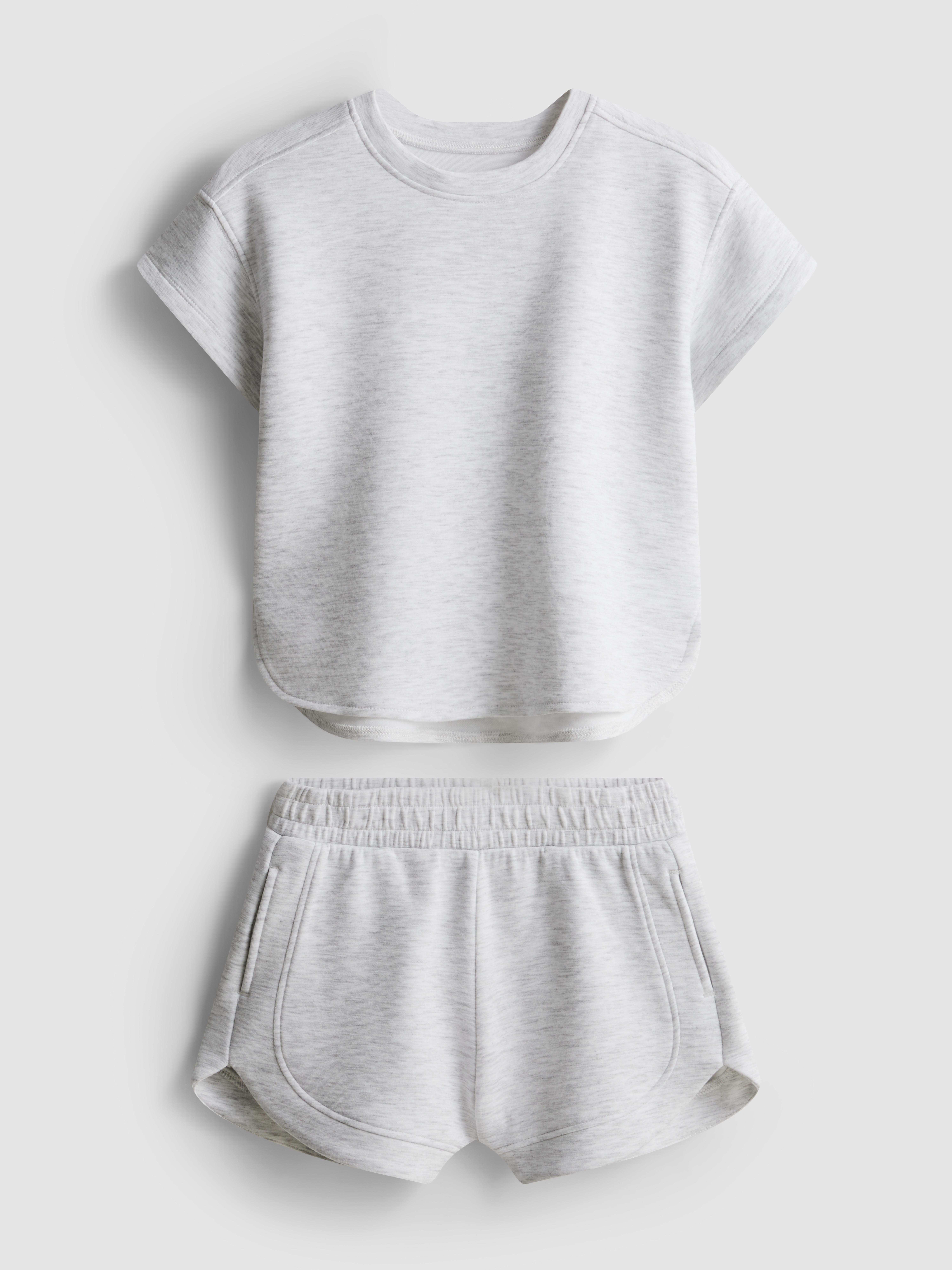 7–15 éves | Póló rövid futónadrággal