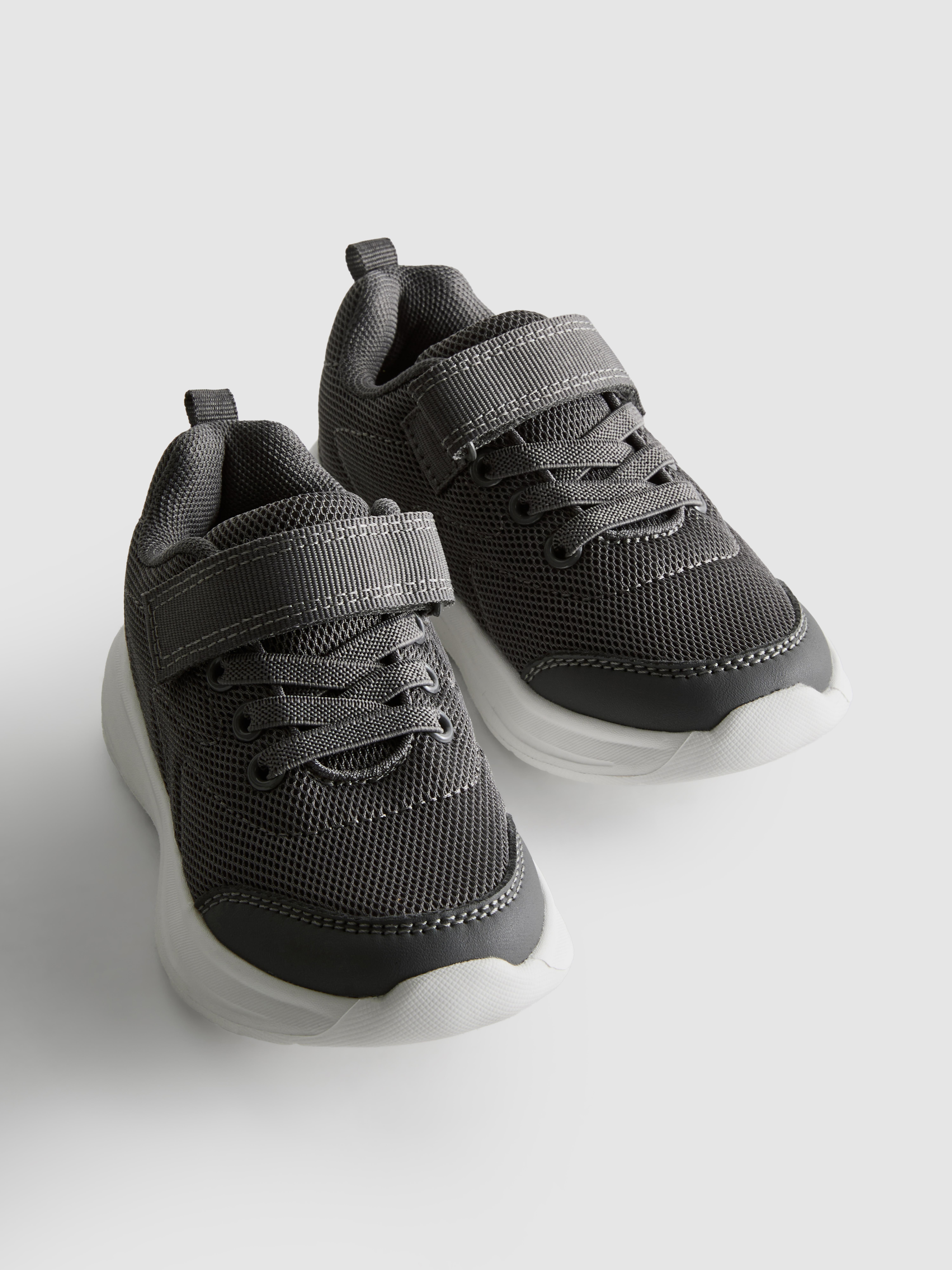 Self-Fastening Trainers