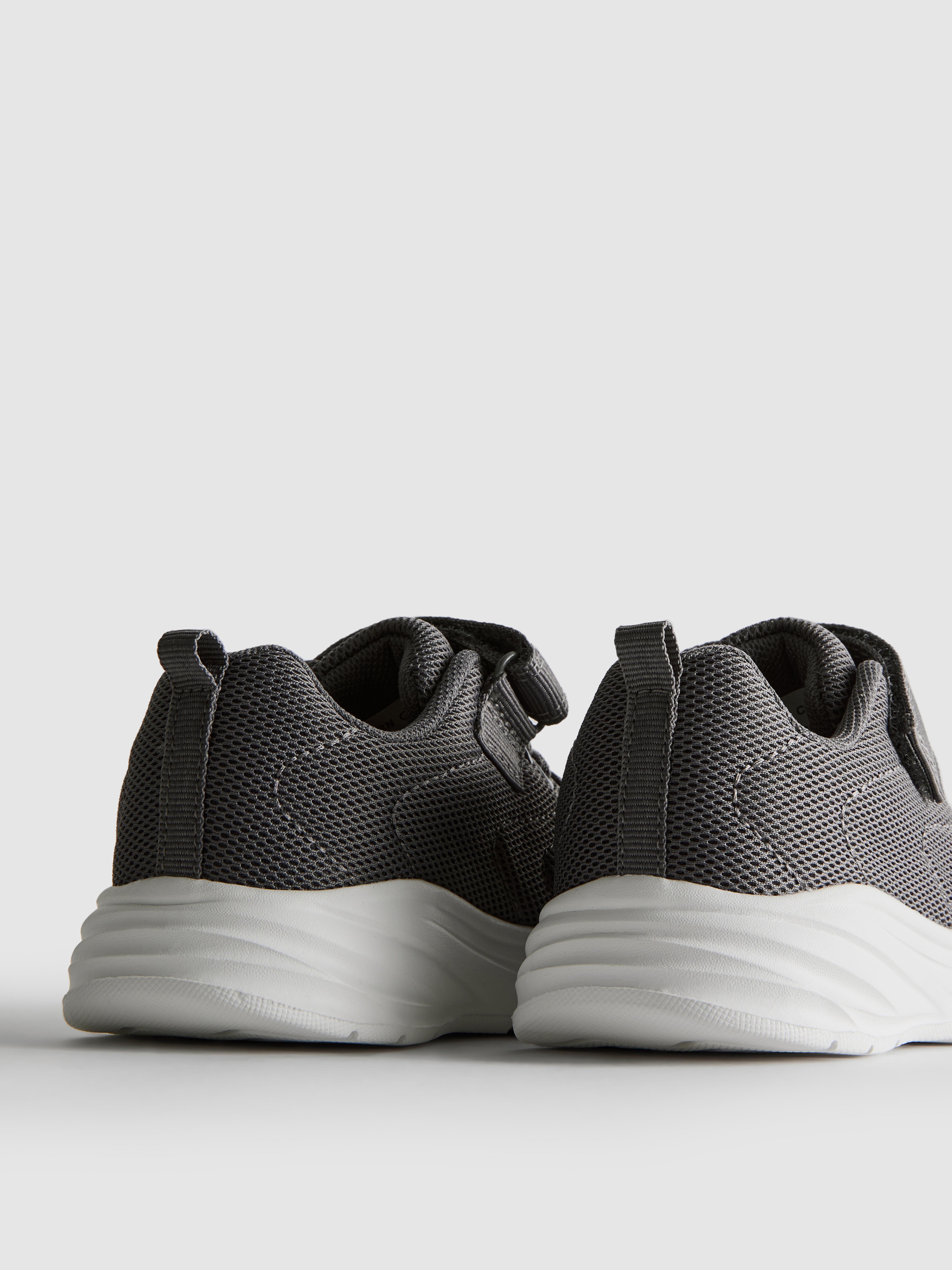 Self-Fastening Trainers