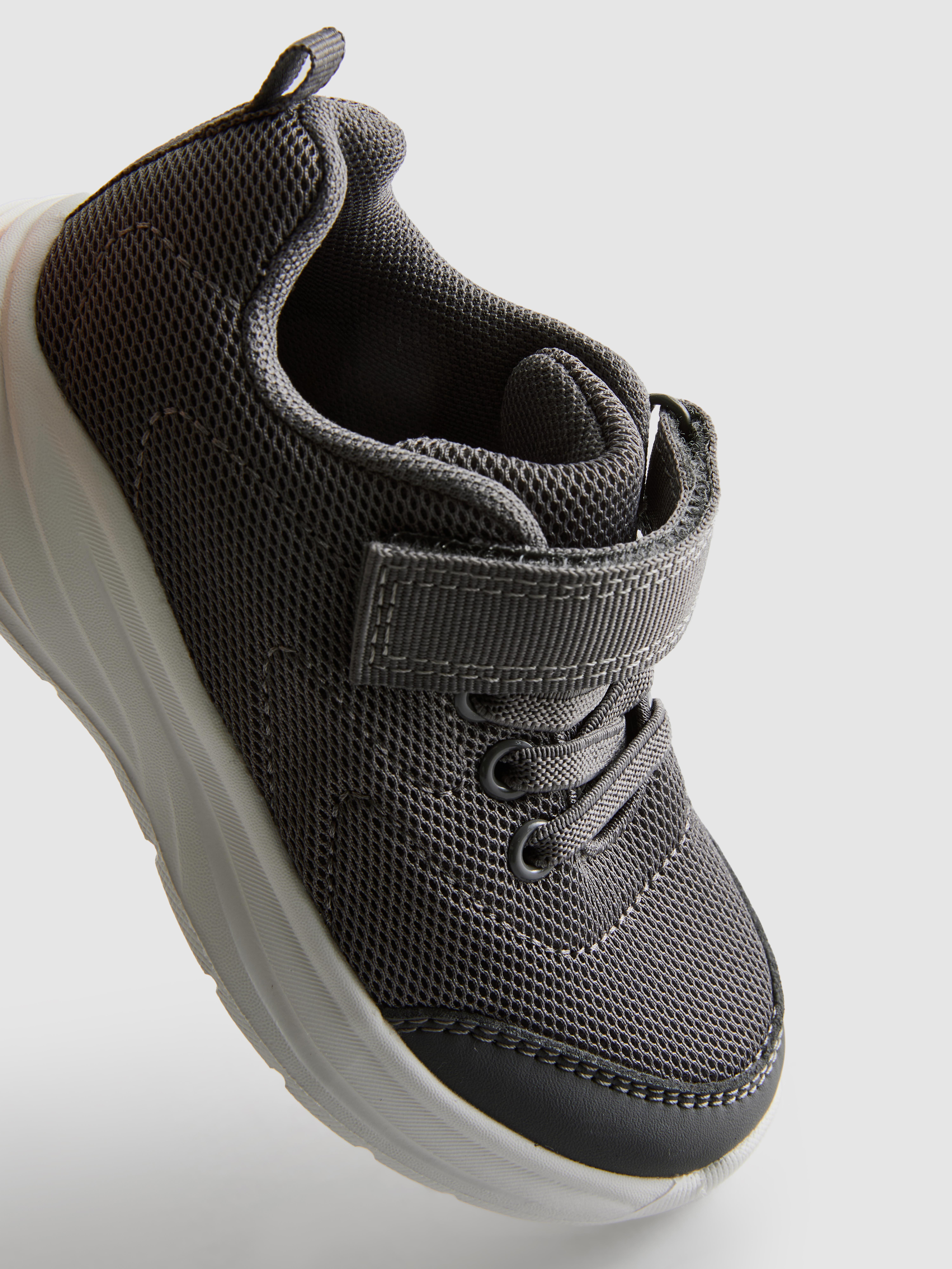 Self-Fastening Trainers
