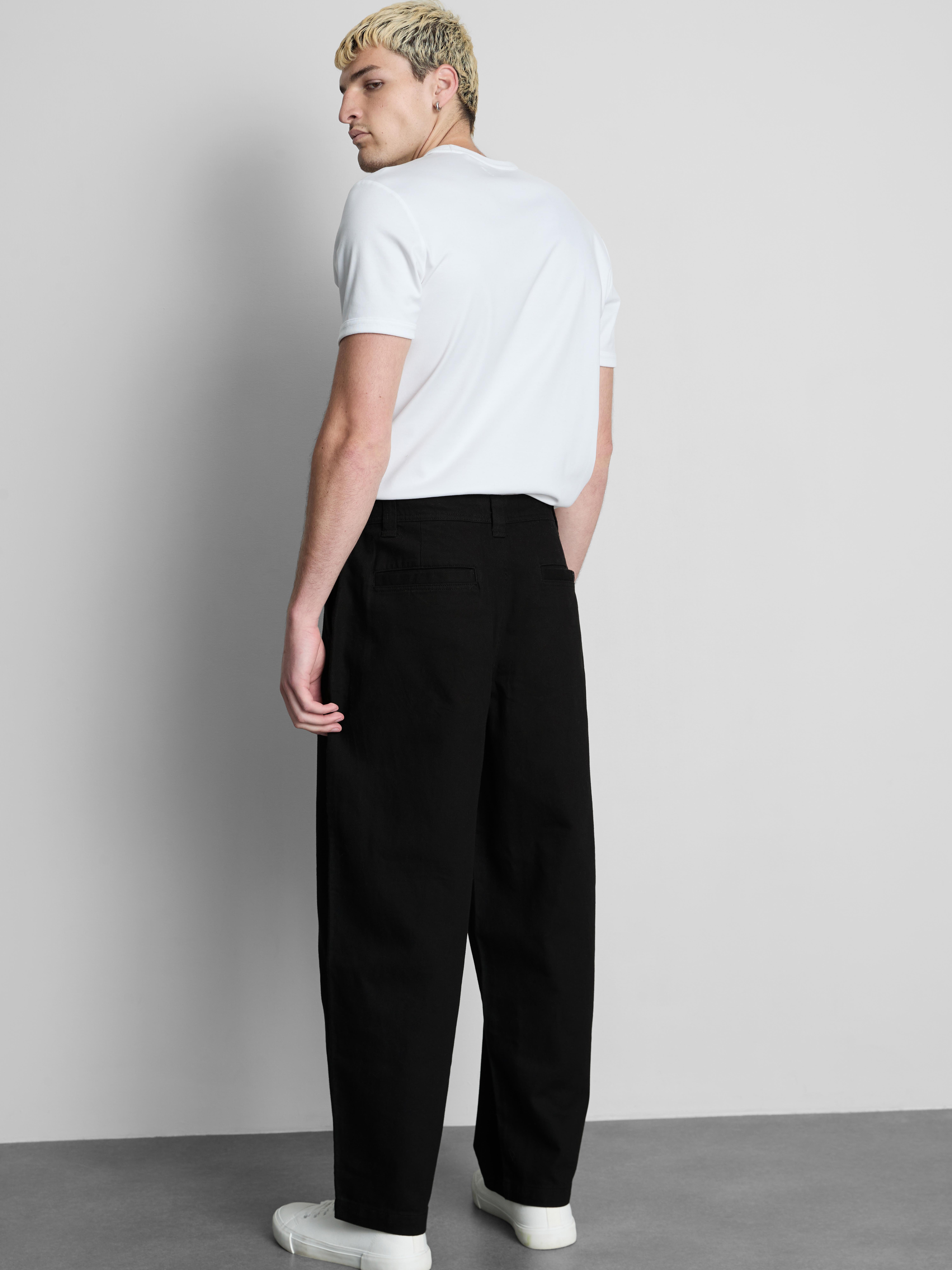 Pantaloni chino largi cu talie medie