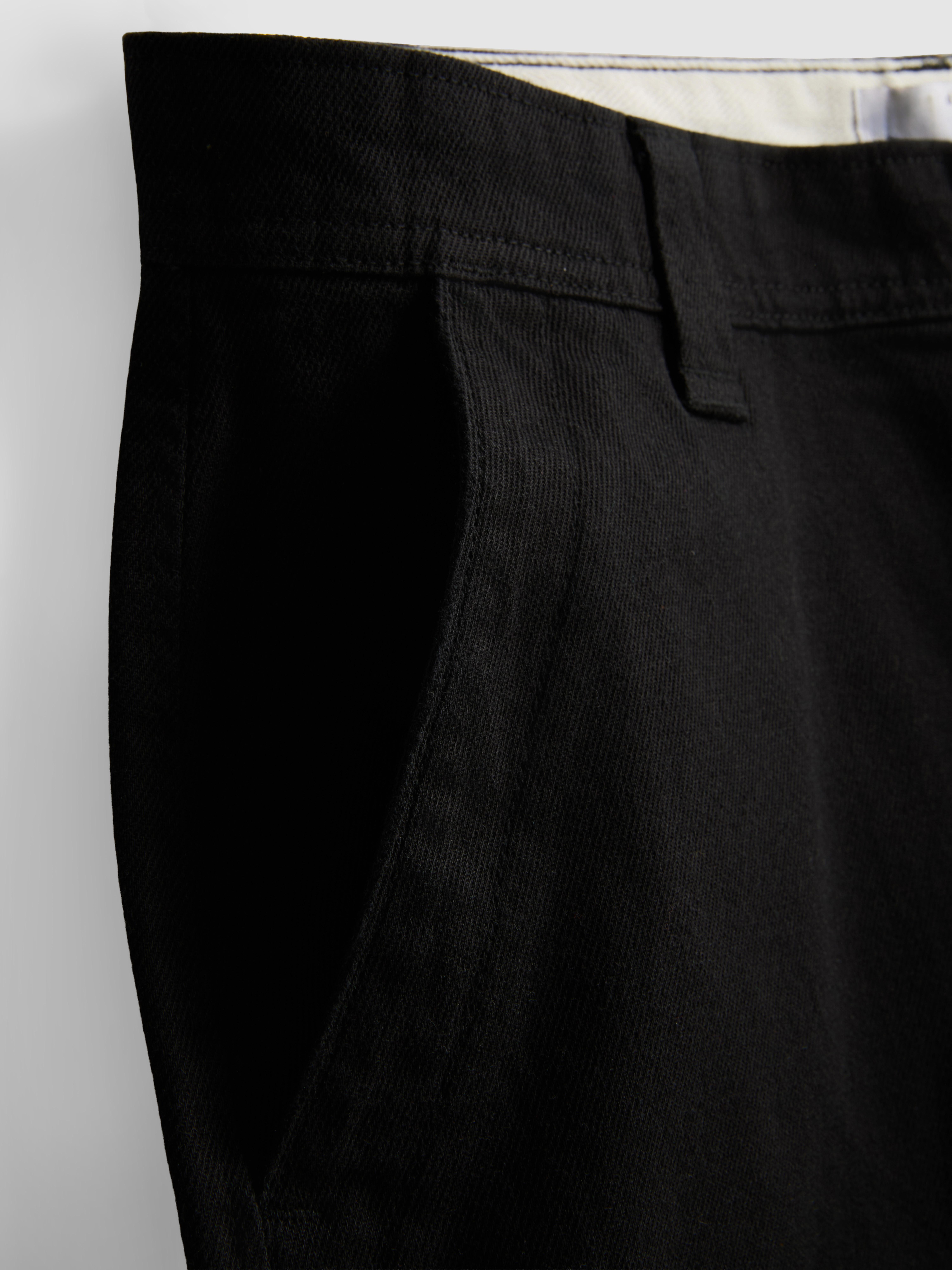 Pantaloni chino largi cu talie medie