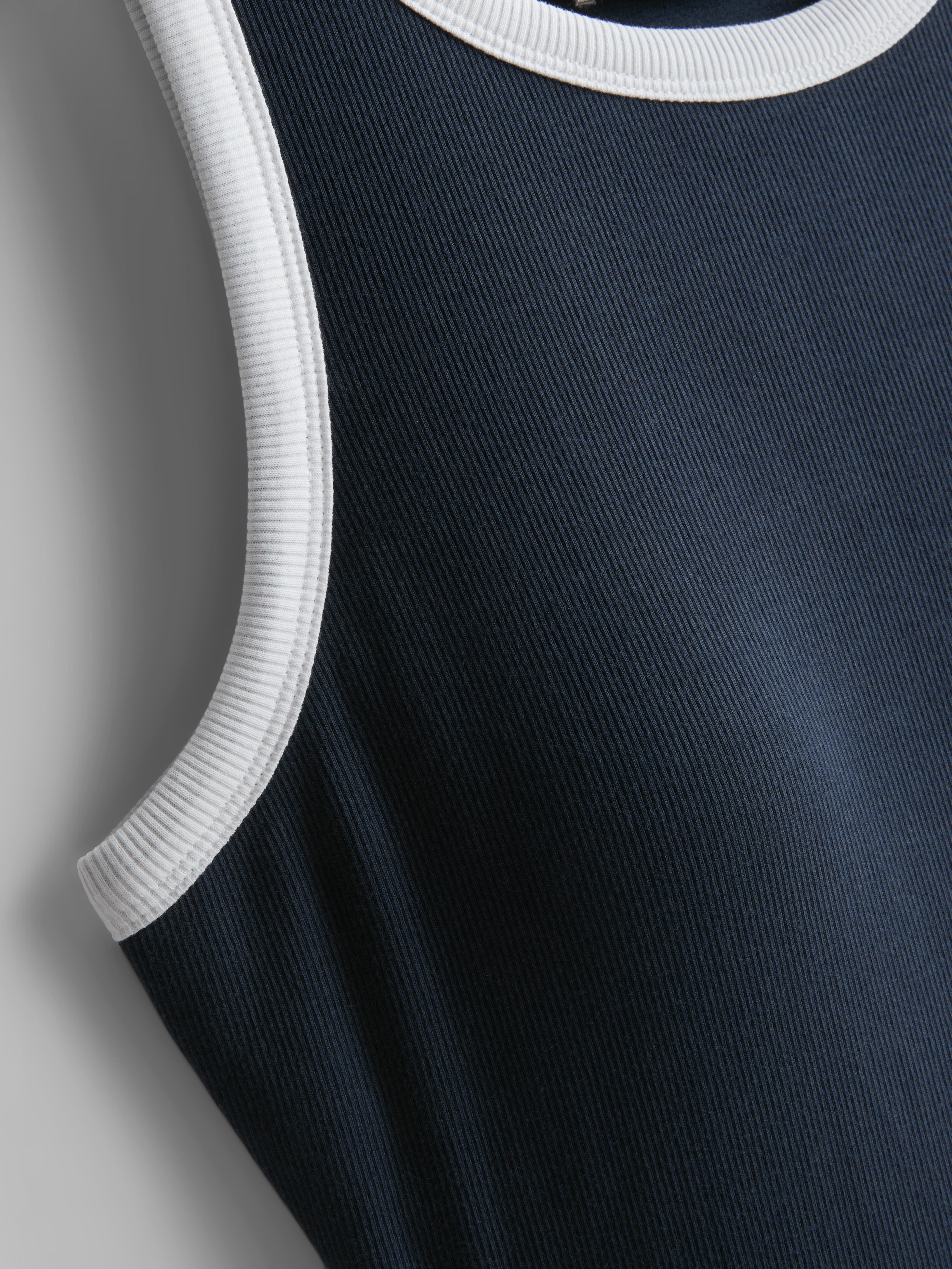 Abito midi a coste con reggiseno integrato