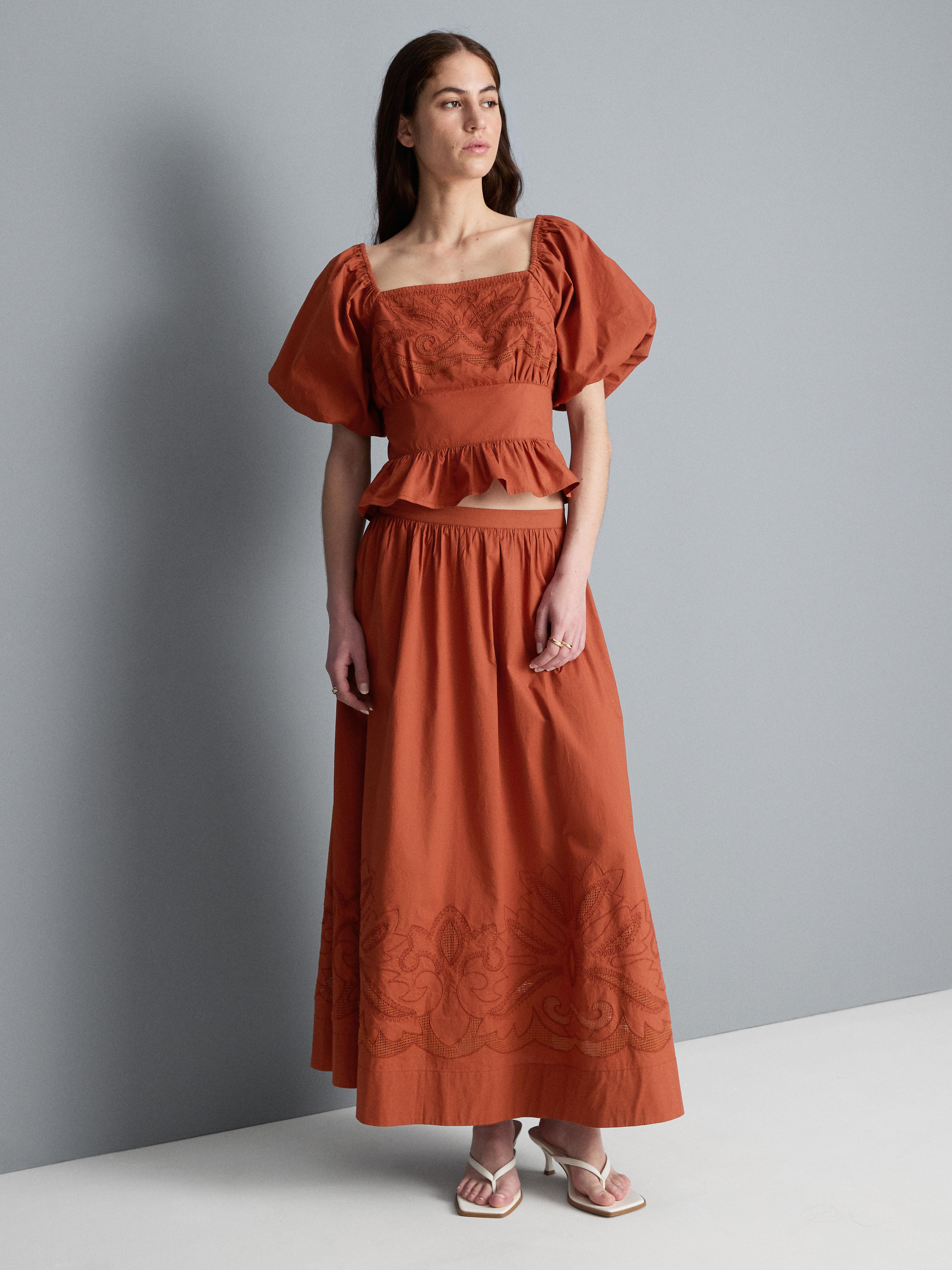 Babydoll-top met broderie en pofmouwen