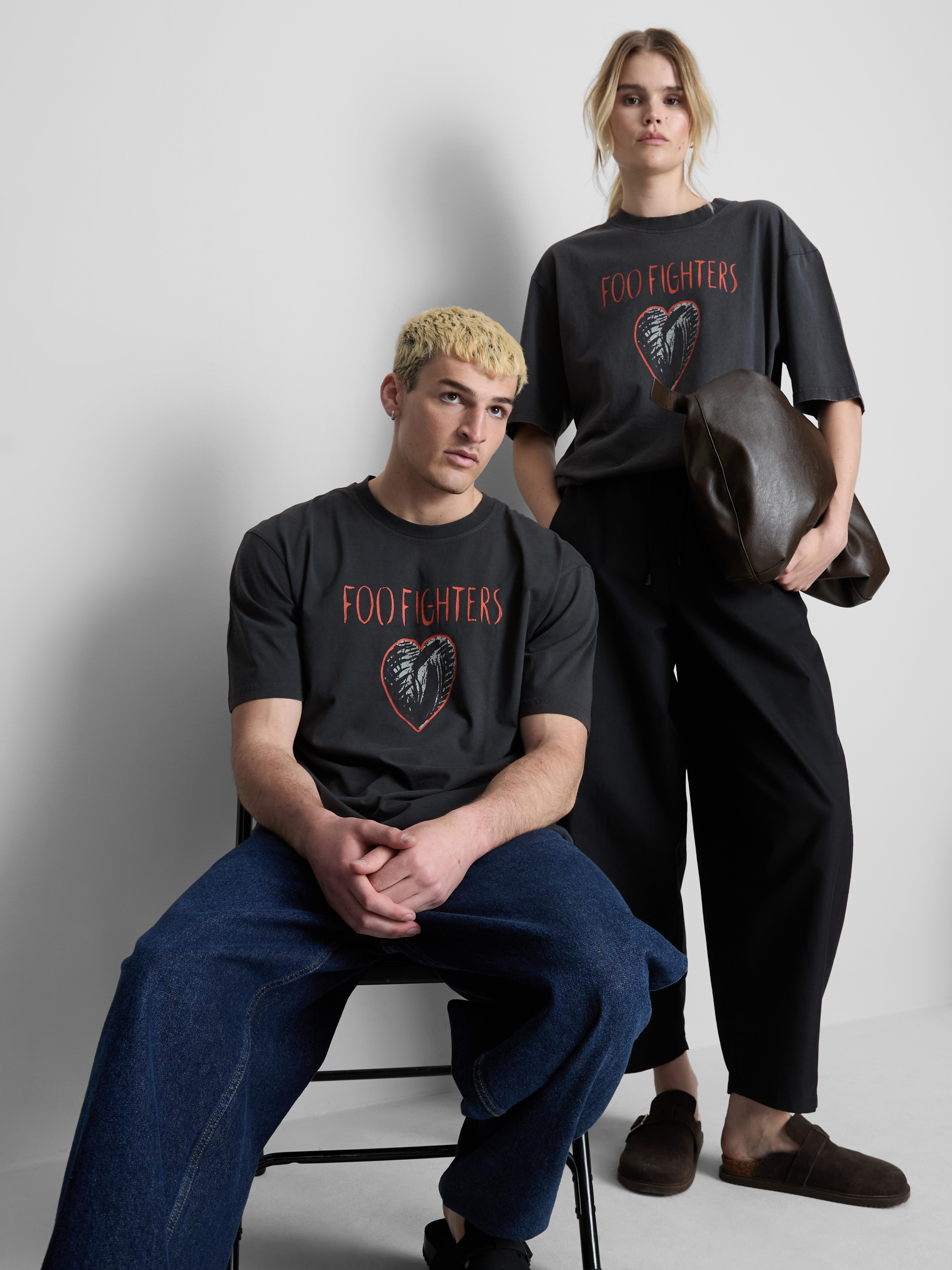 „Foo Fighters" T-Shirt mit Grafik