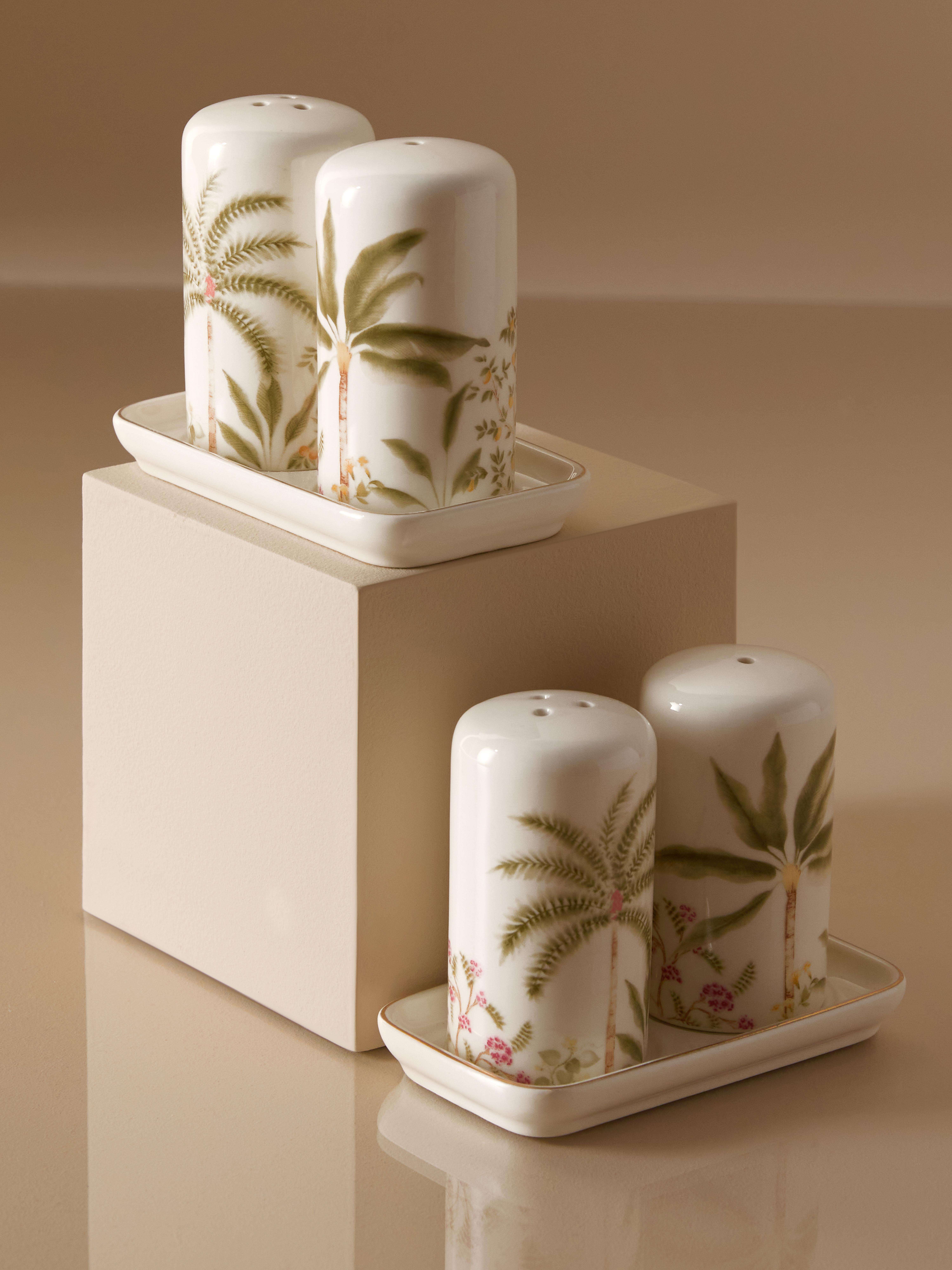 Salero y pimentero de diseño tropical de The Edit