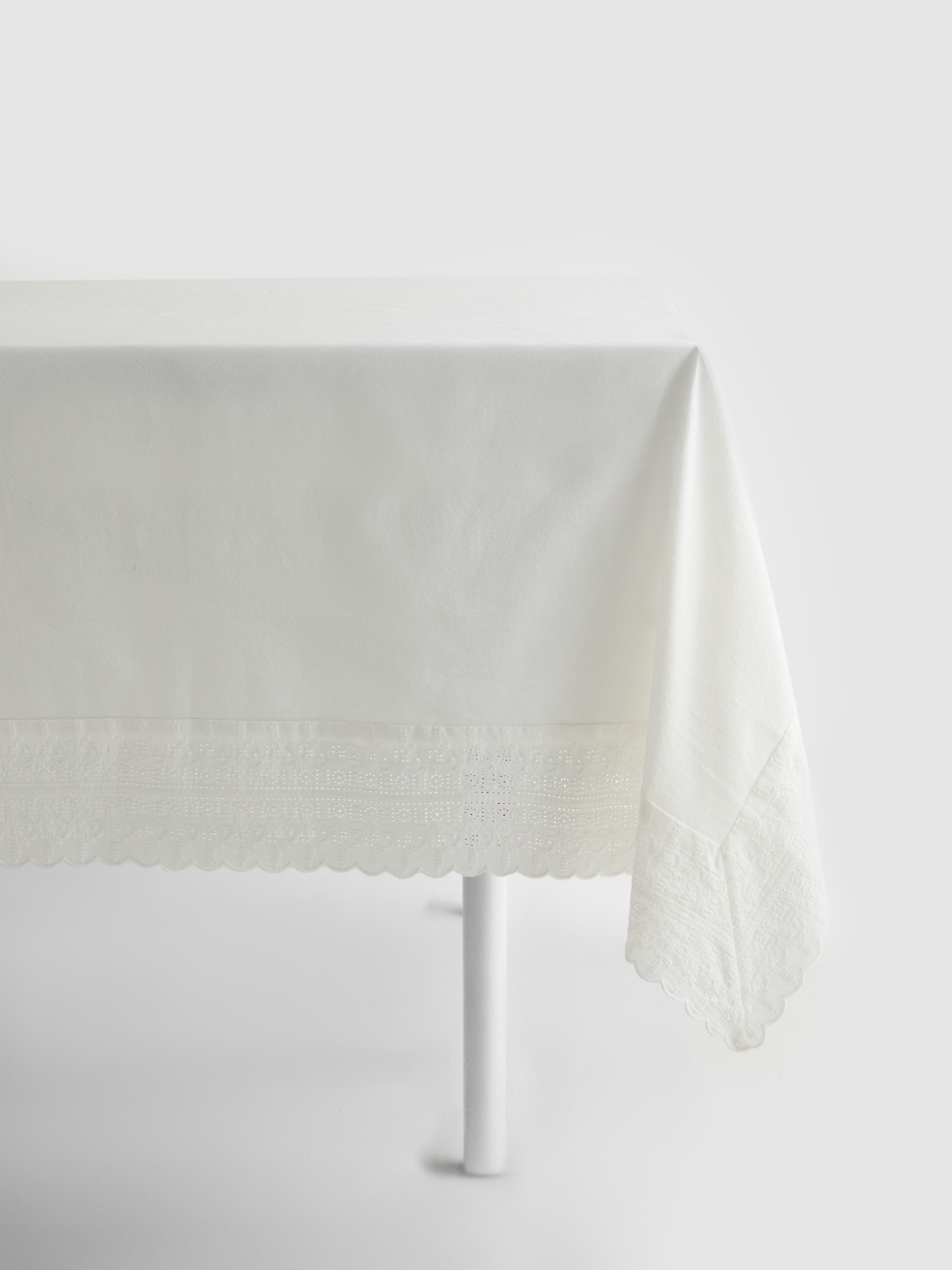 The Edit Scalloped Tablecloth