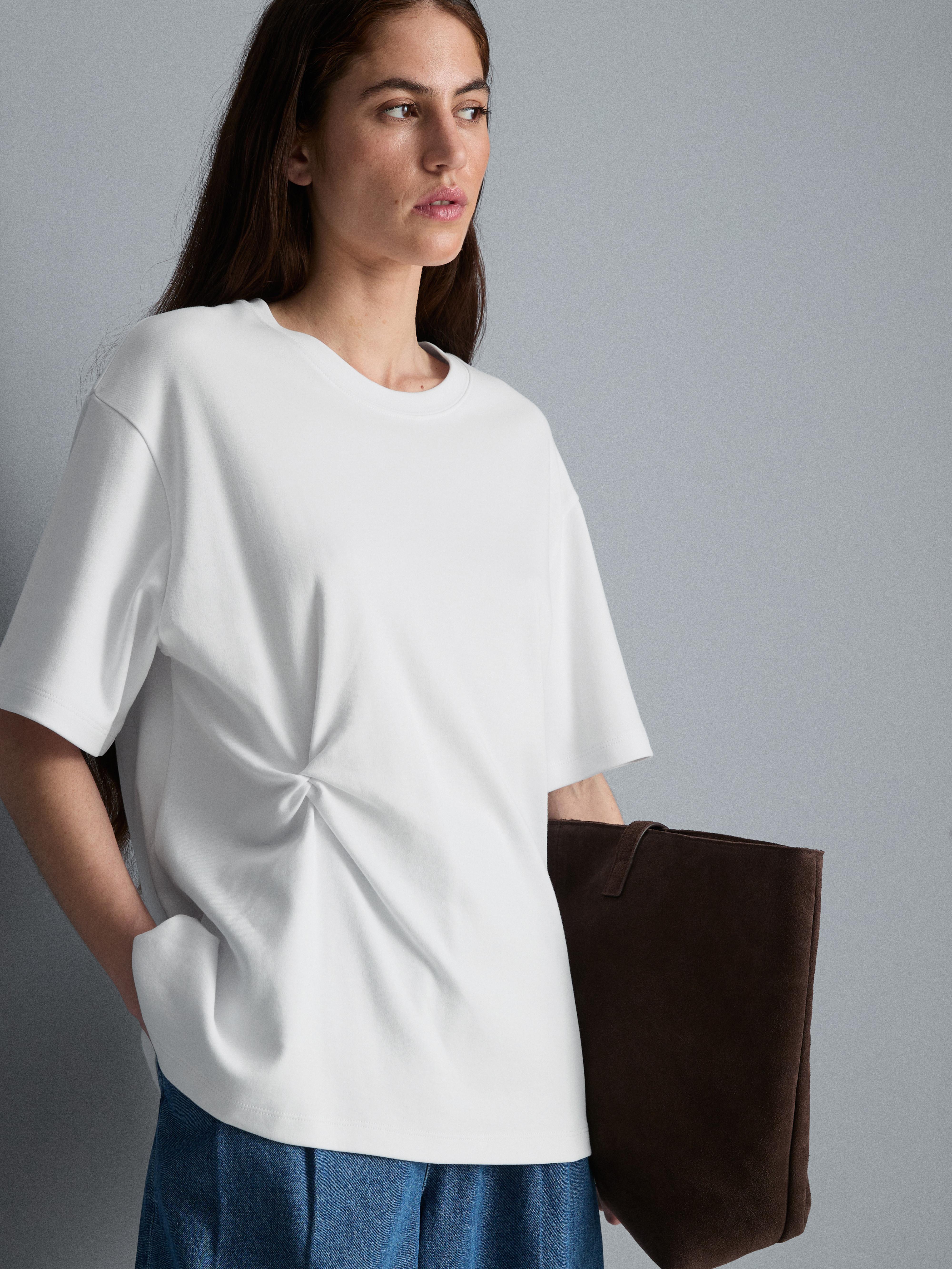 Camiseta de algodón con detalle retorcido