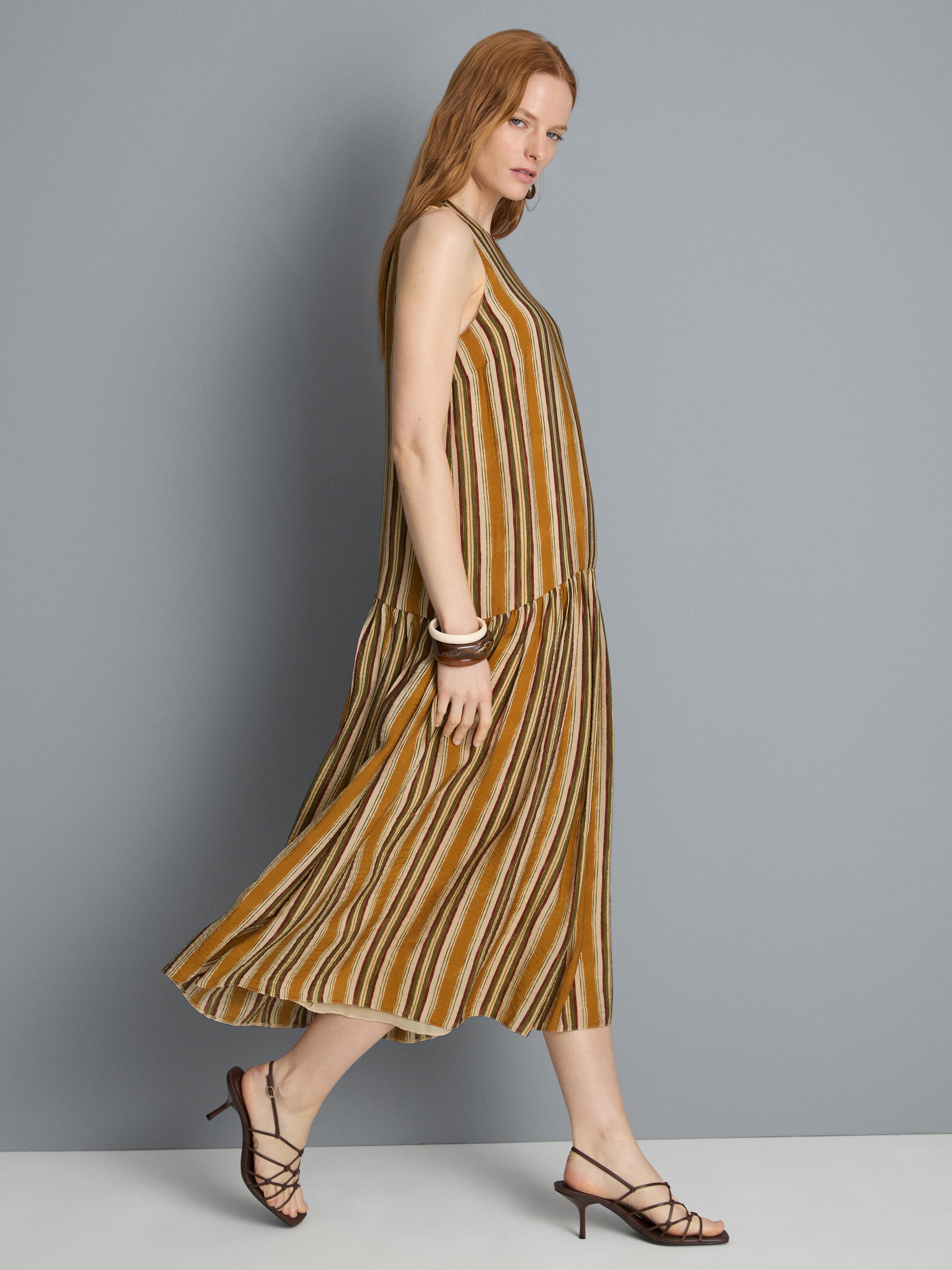 Abito longuette all'americana smanicato stampato