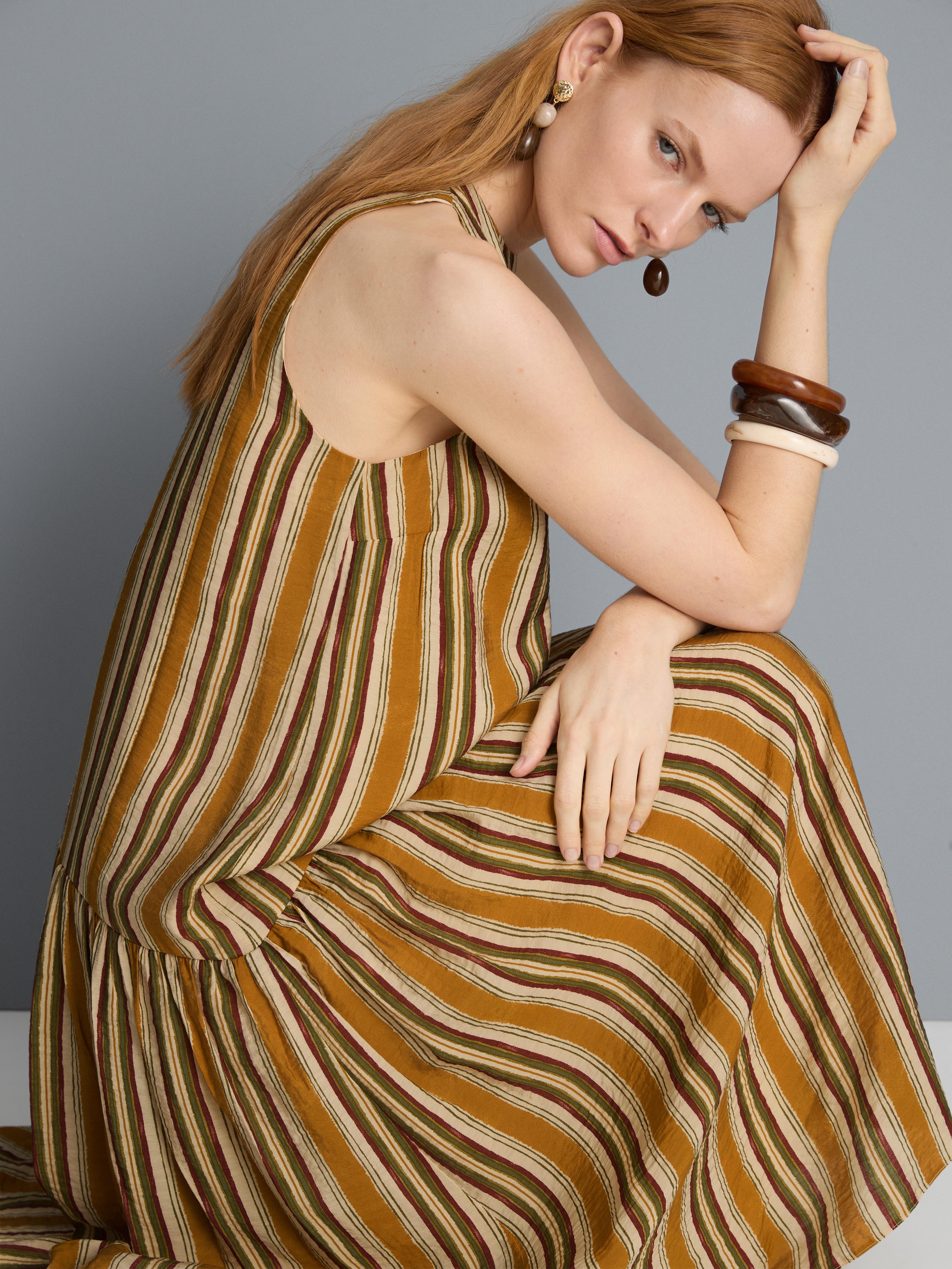 Mouwloze midi-jurk met halternek en print