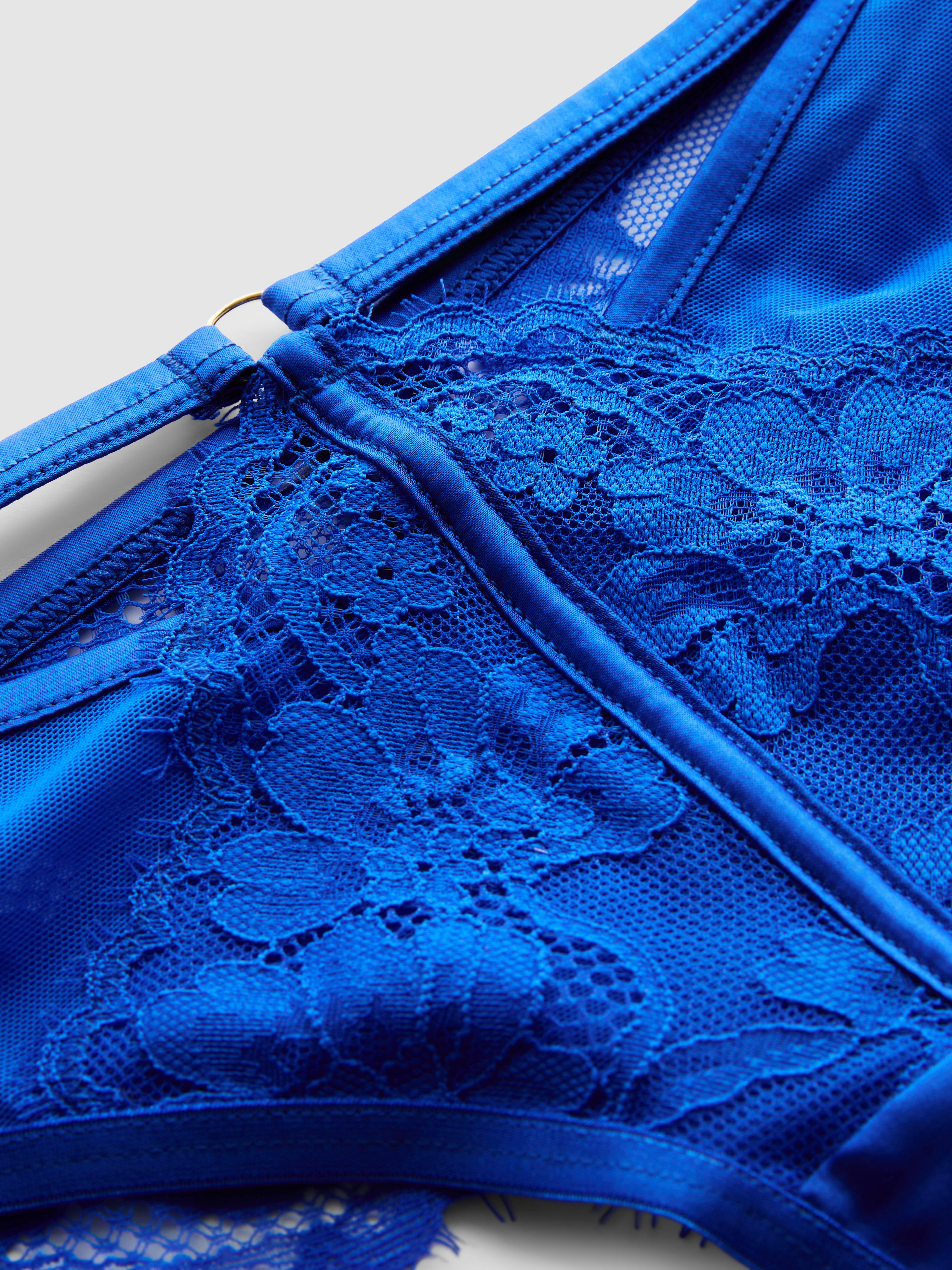 Tanga de encaje azul