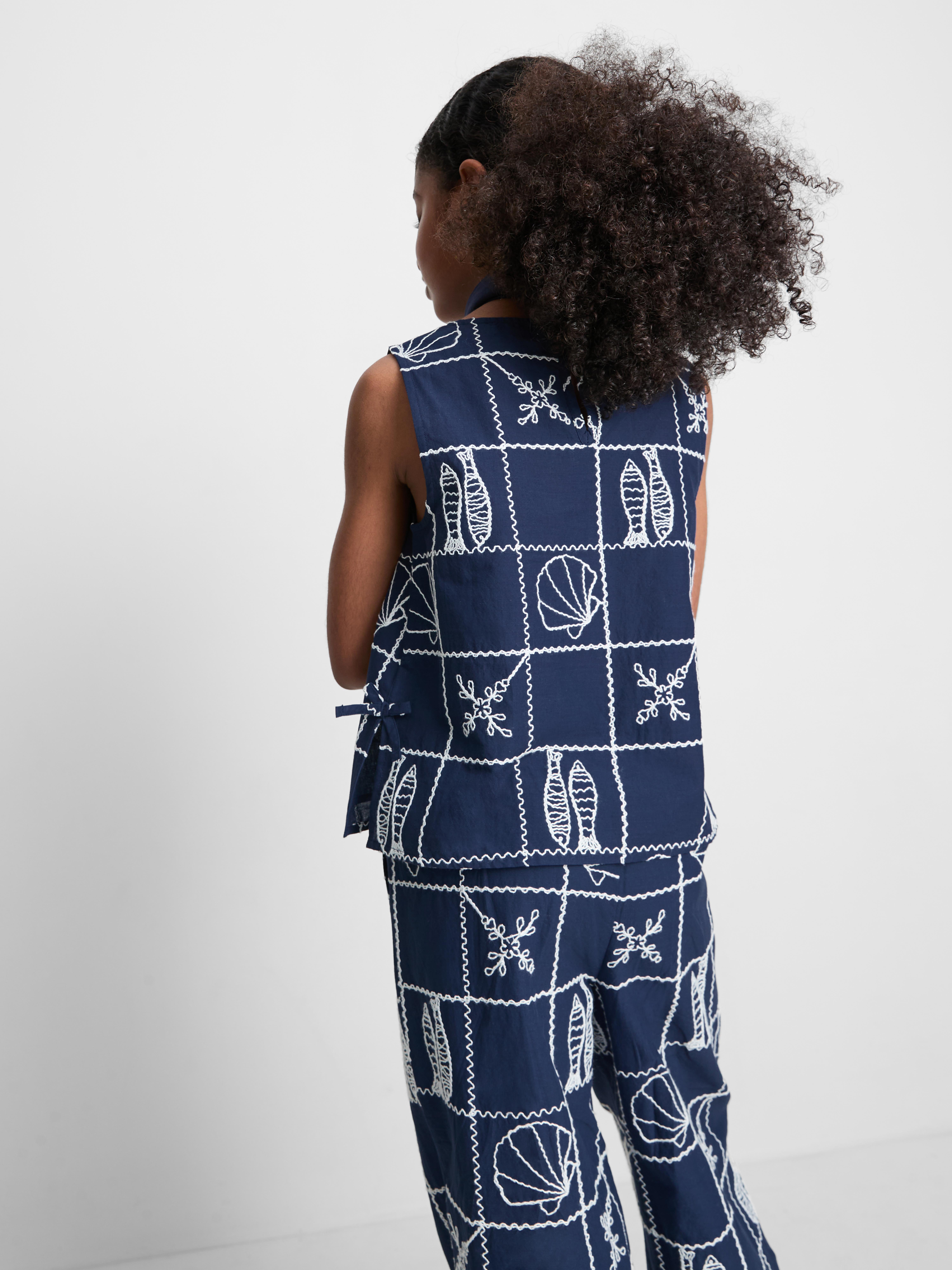 7–15 Jahre | Ärmellose Bluse mit Stickerei