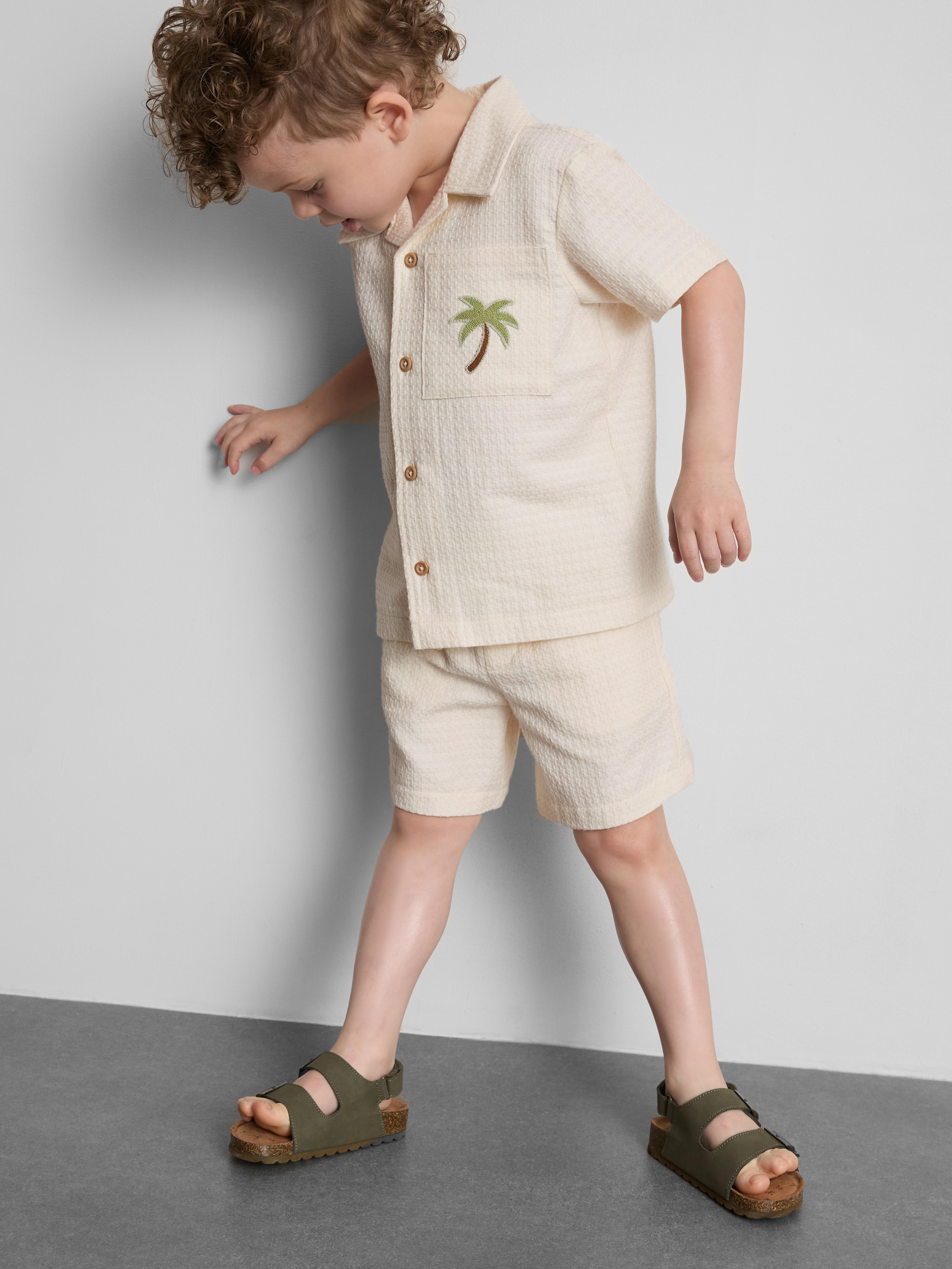 1,5 - 9 ani | Set cu cămașă cu broderie și pantaloni scurți