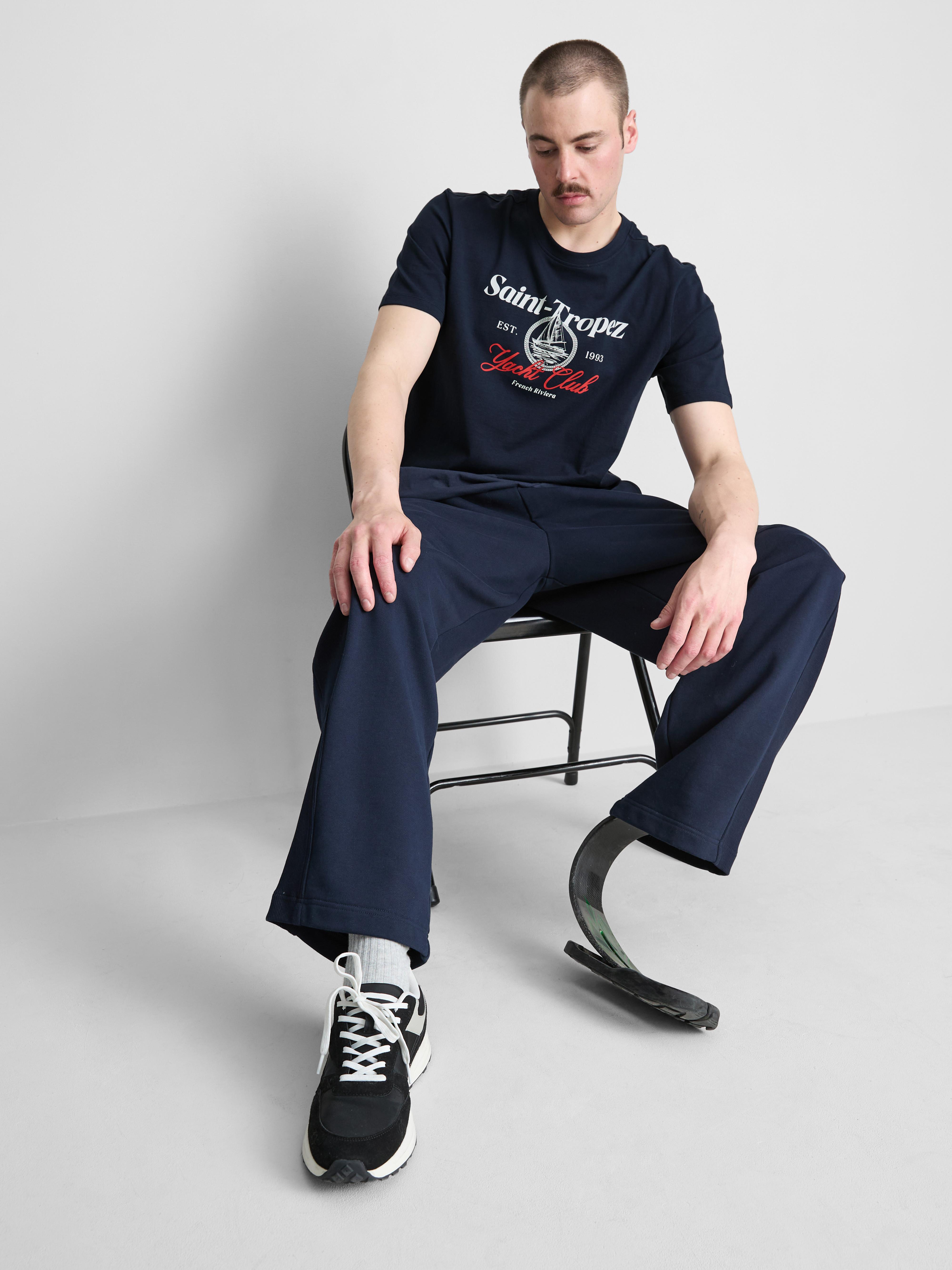T-Shirt mit Yacht Club-Grafik