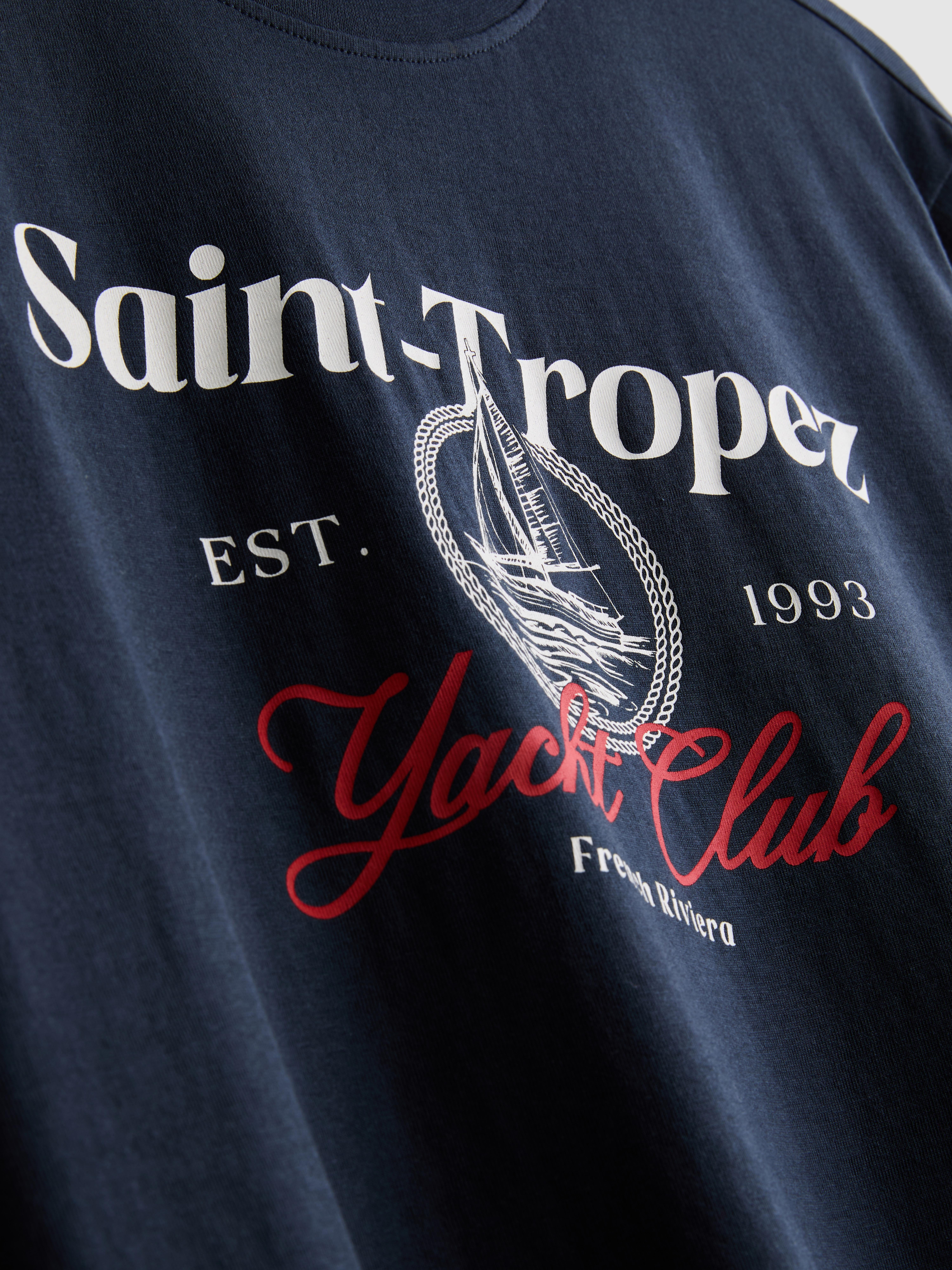 T-Shirt mit Yacht Club-Grafik