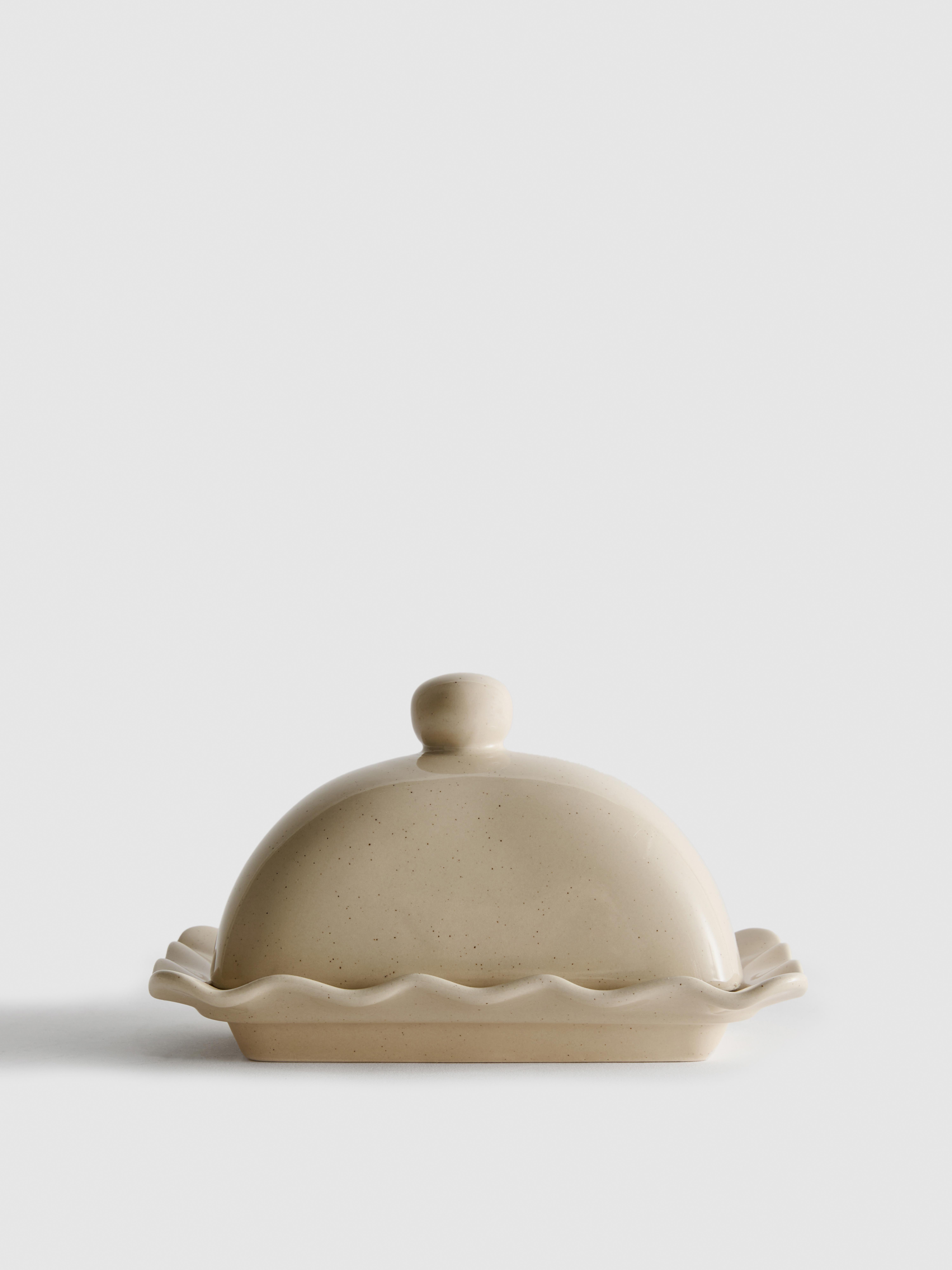 Posodica za maslo pegastega videza