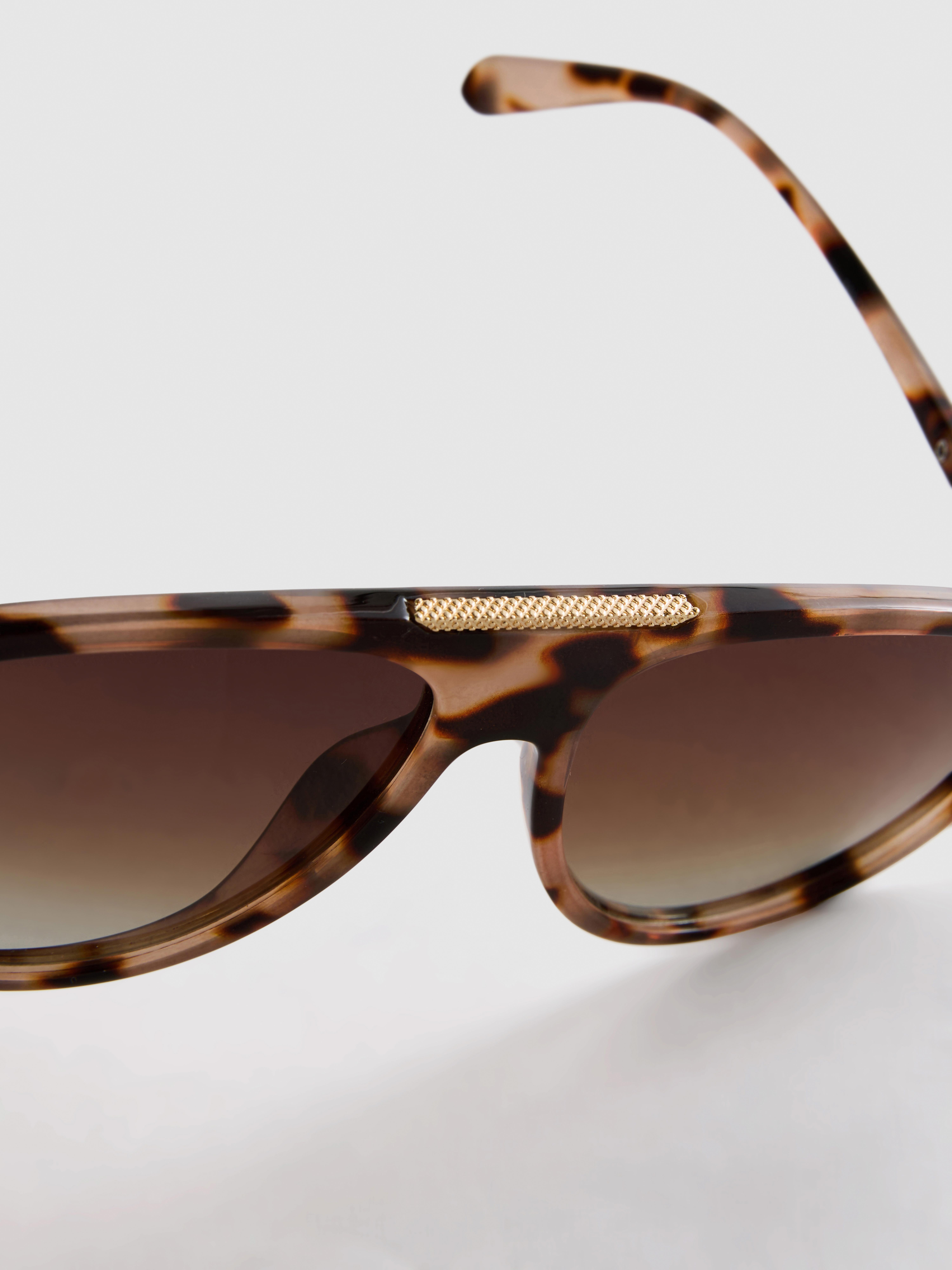 Metal Trim Aviator Style Sunglasses