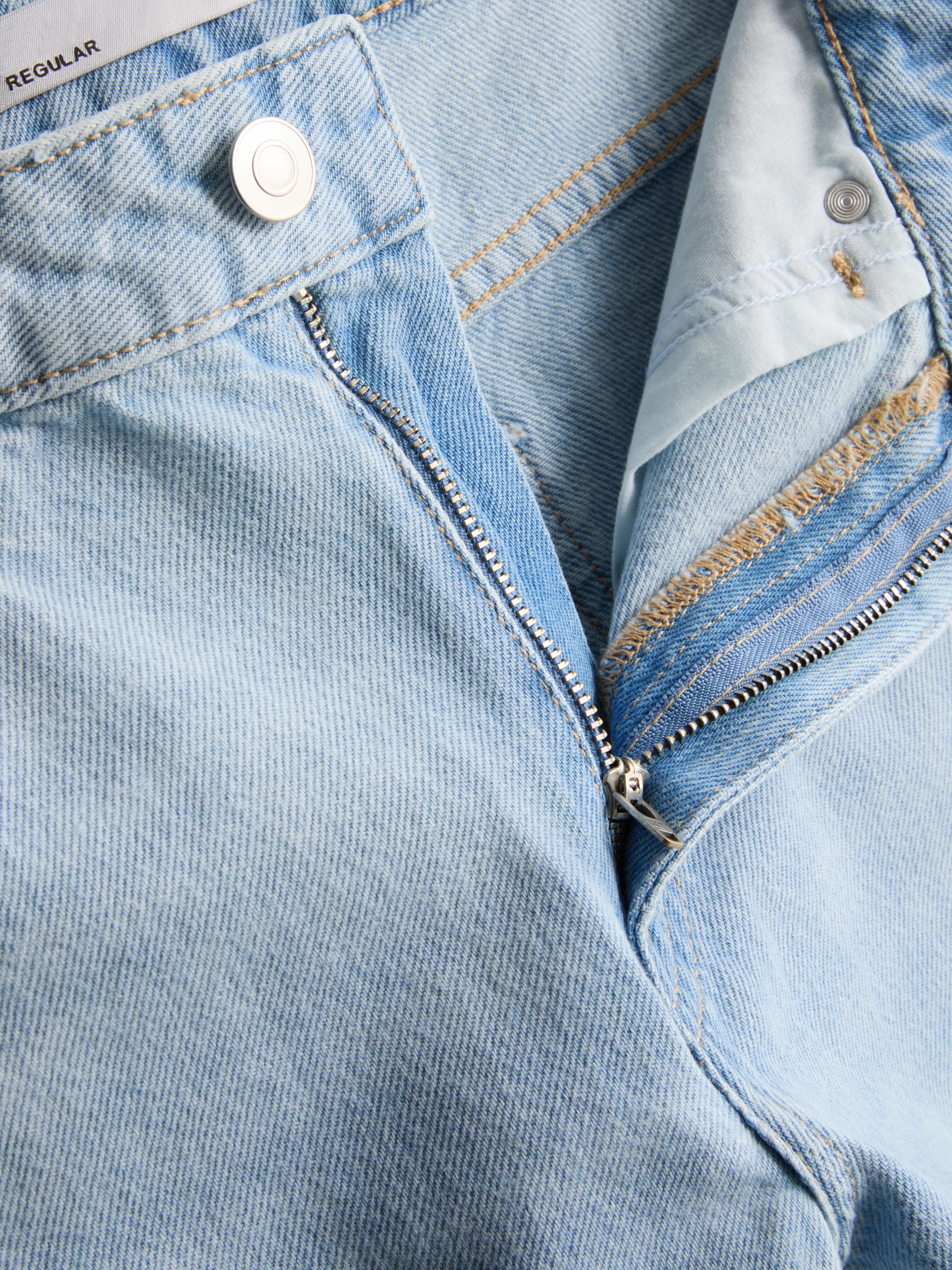 Mid-Rise Barrel Leg Jeans