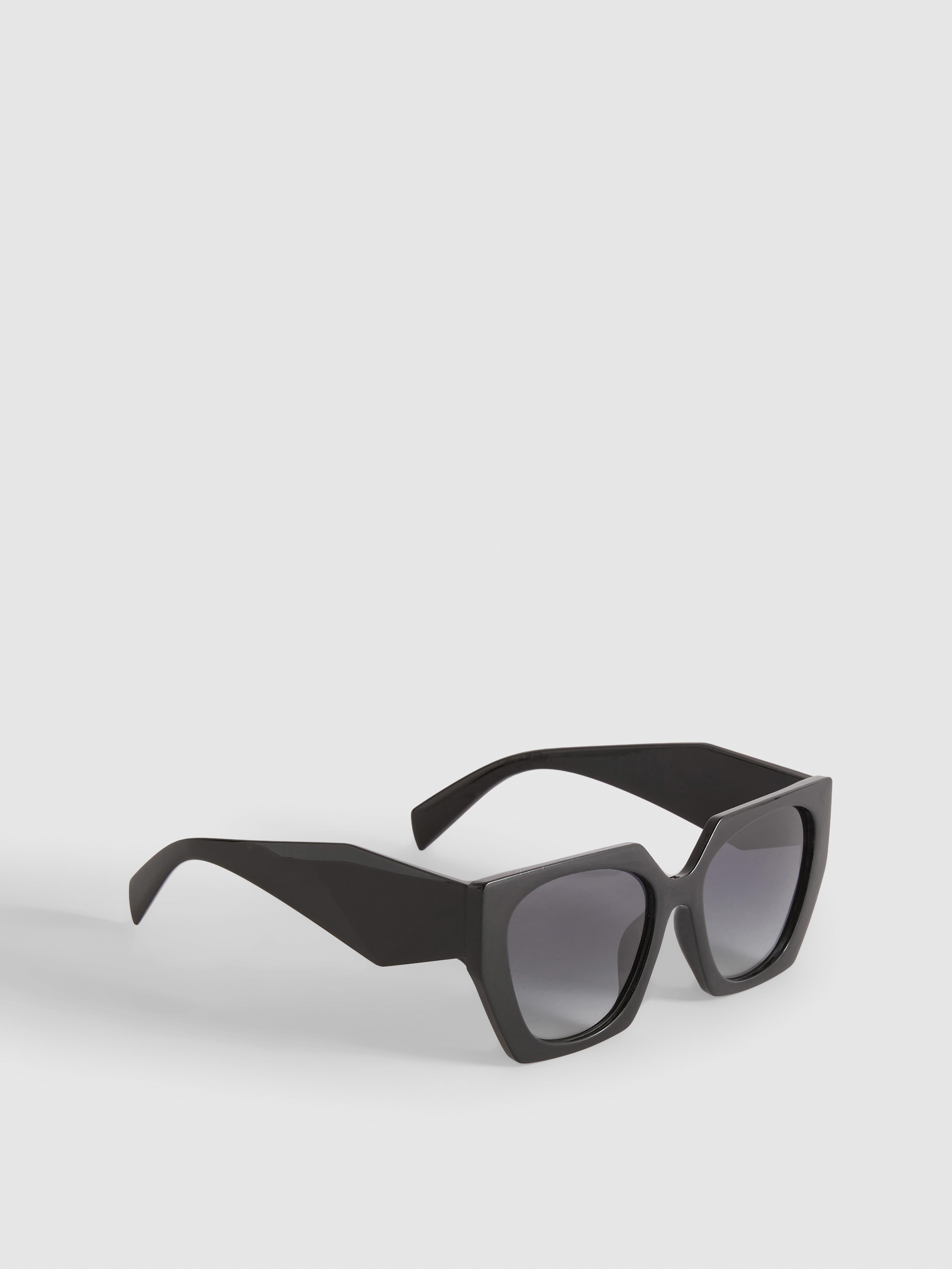 Lunettes de soleil carrées angulaires