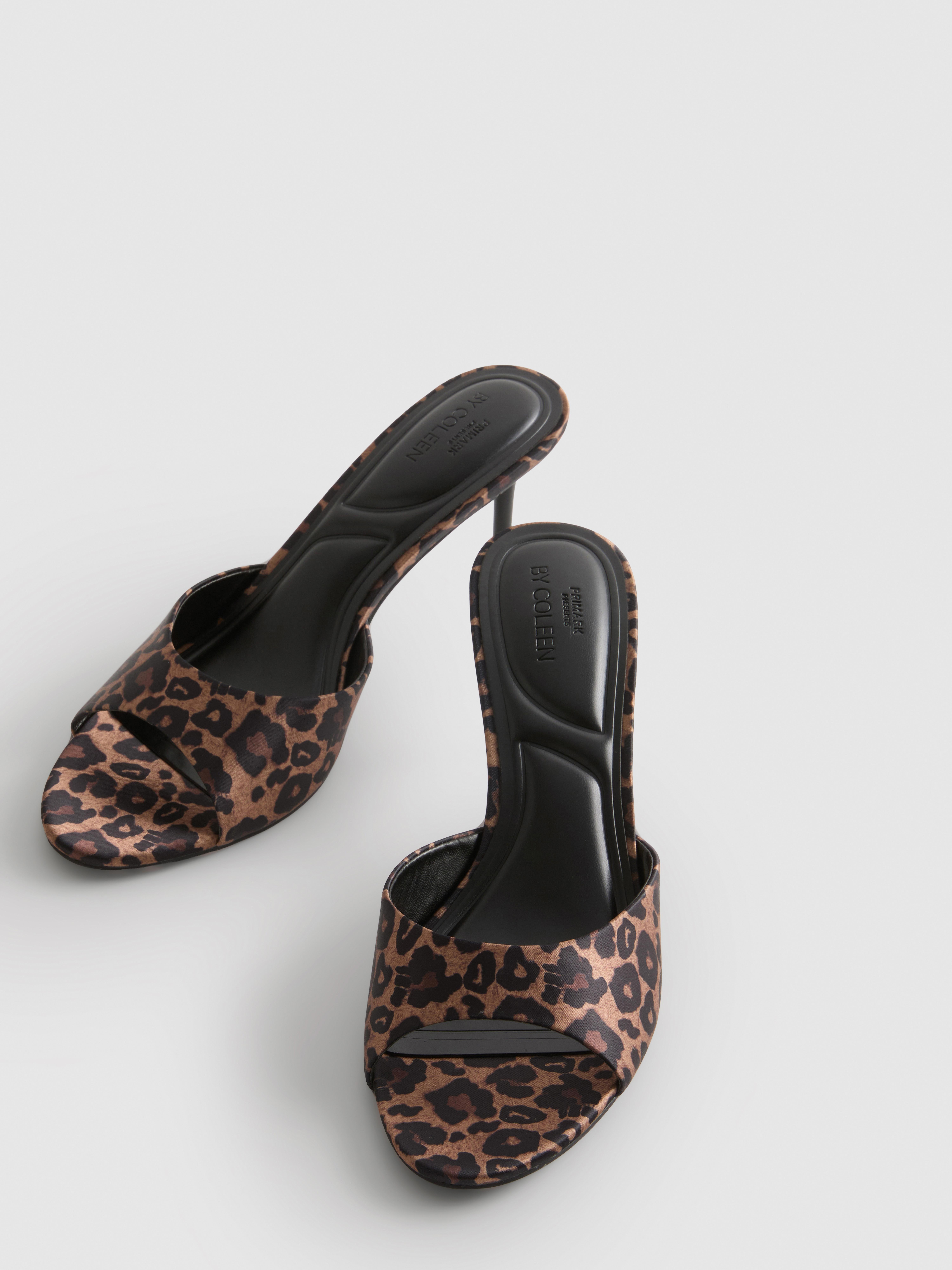 Zapatos de tacón «peep-toe» destalonados By Coleen