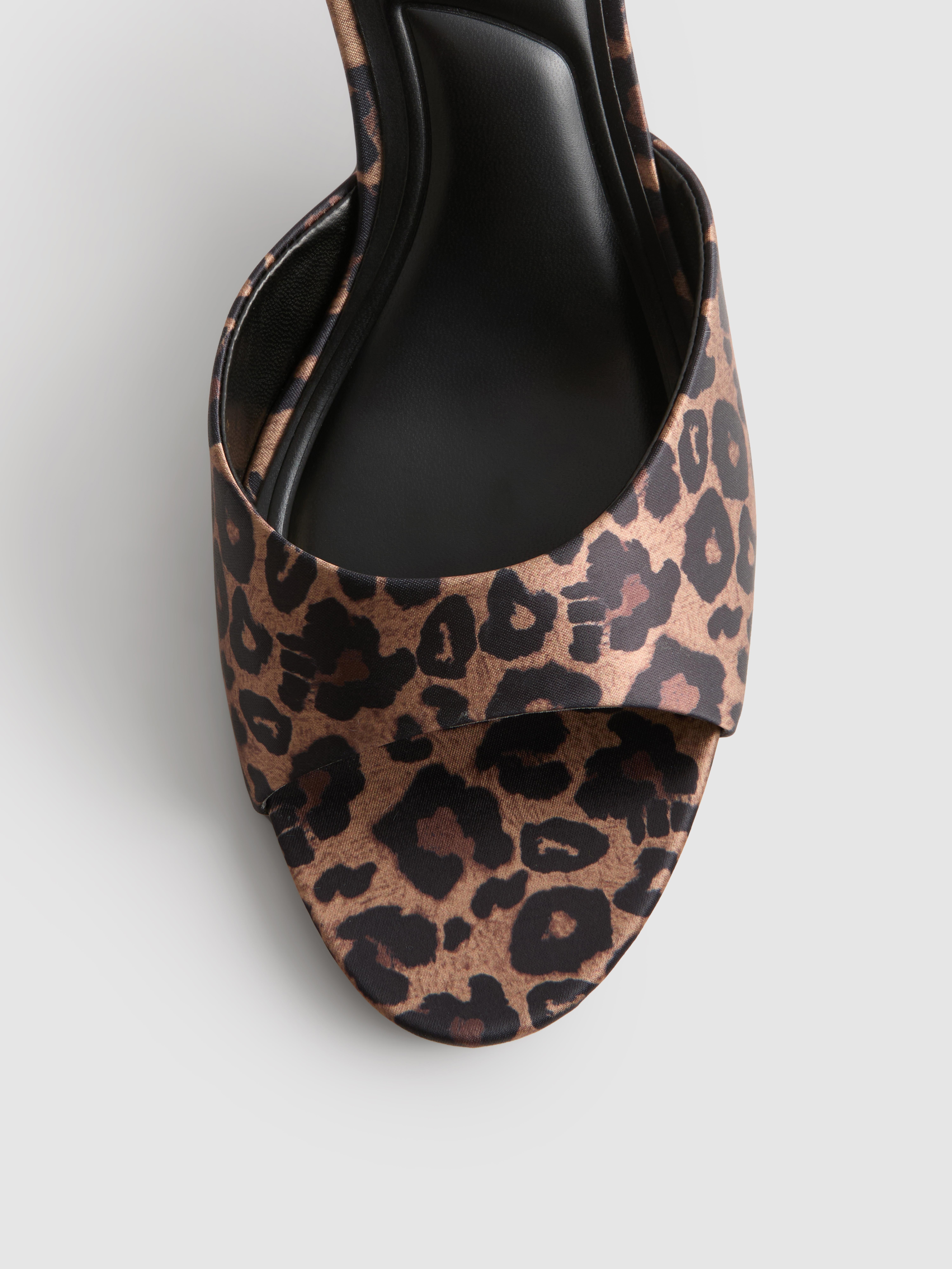 Zapatos de tacón «peep-toe» destalonados By Coleen