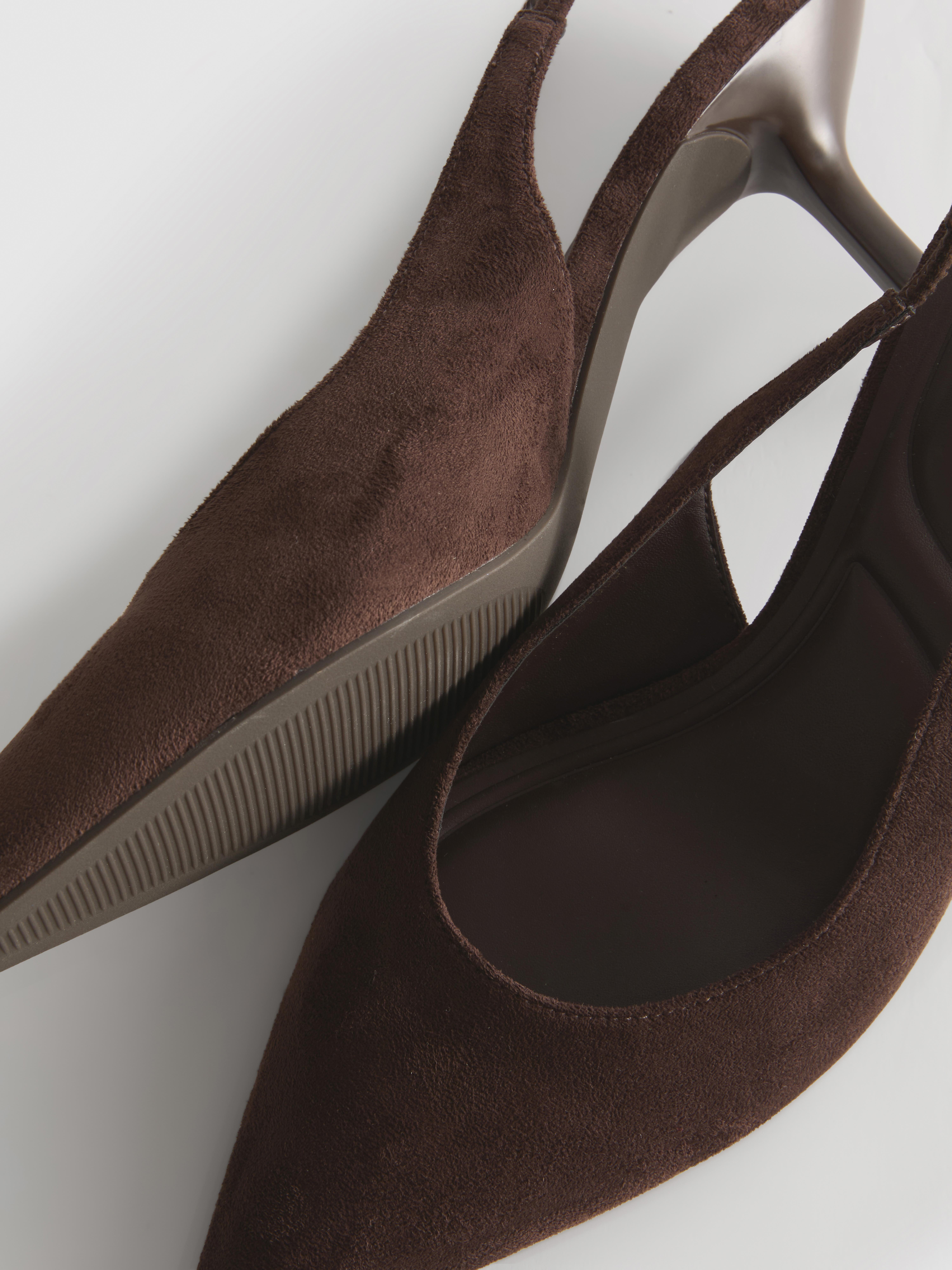 By Coleen Slingback Court Heels