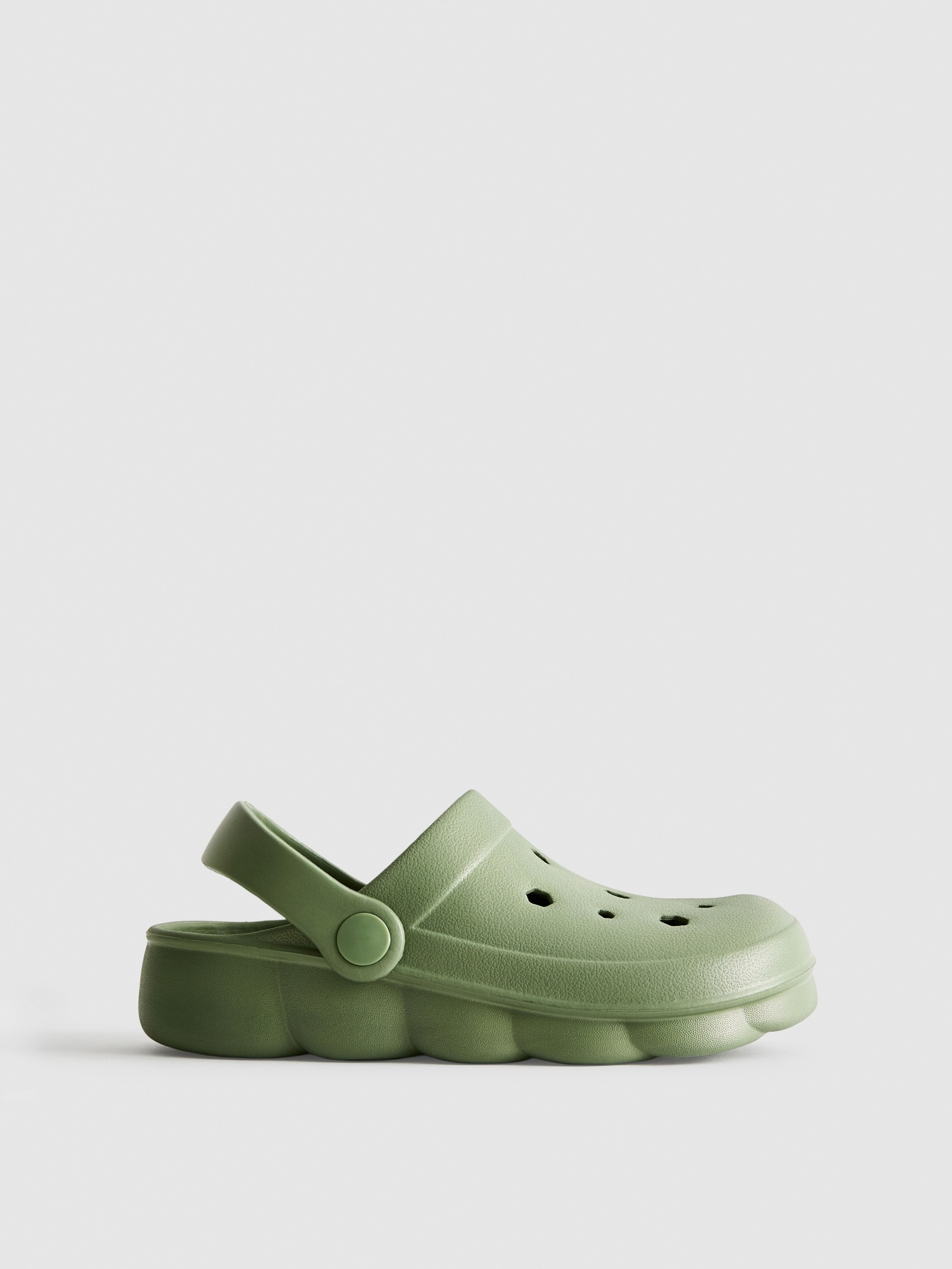 Clogs mit dicker Sohle