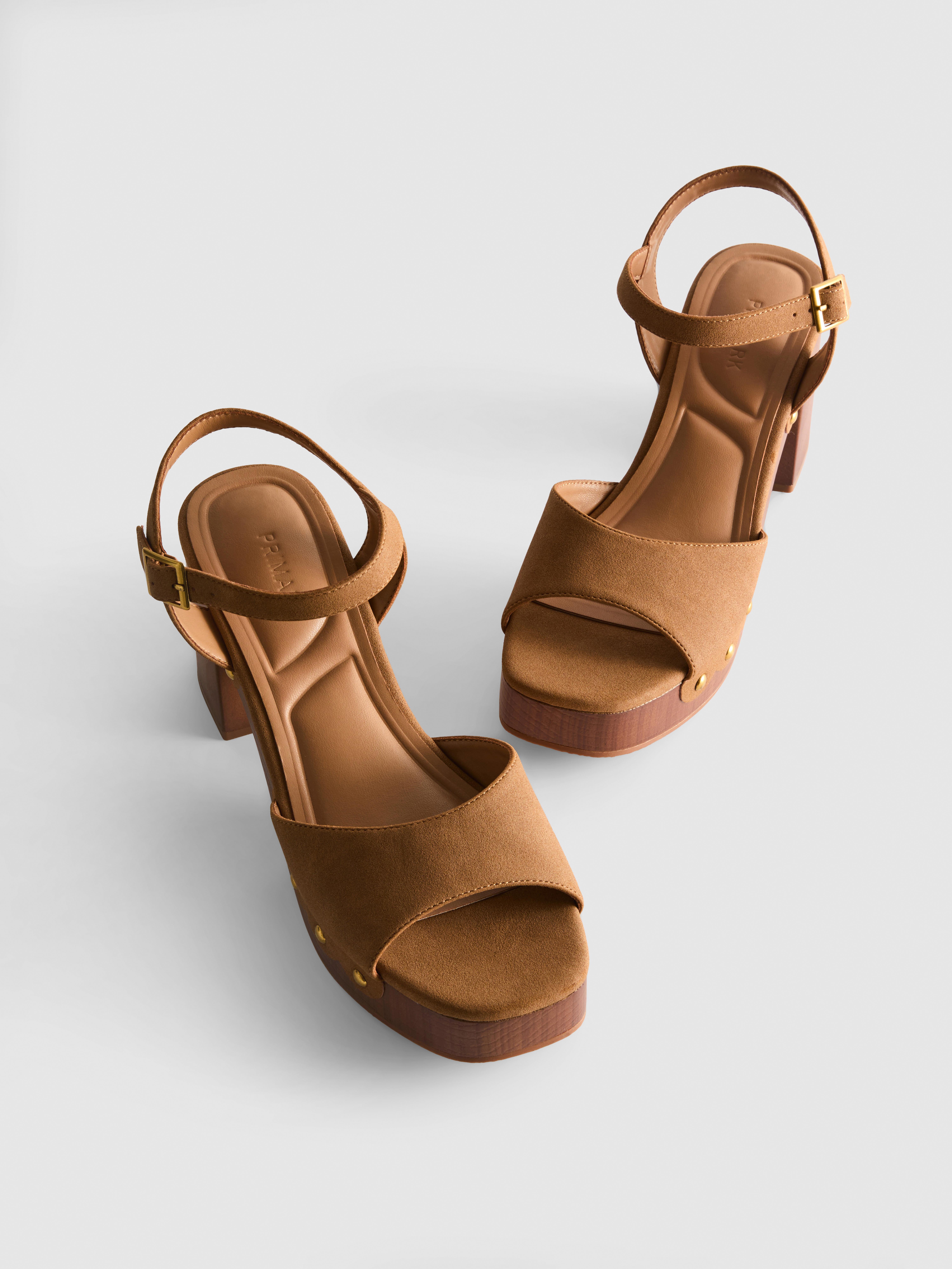 Suèdine sandalen met studs en hakken