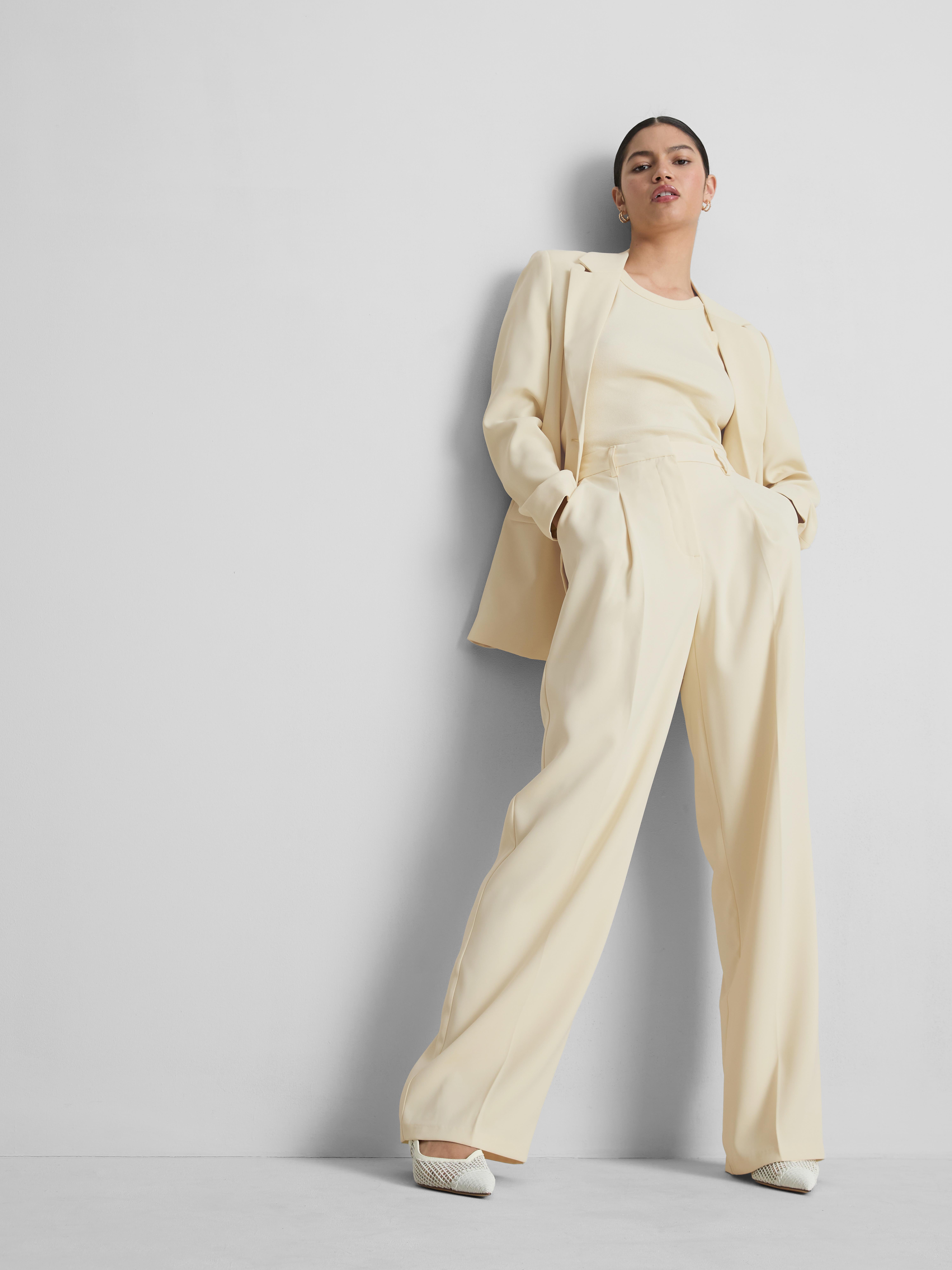 Mid-Rise Straight Leg Pleated Trousers