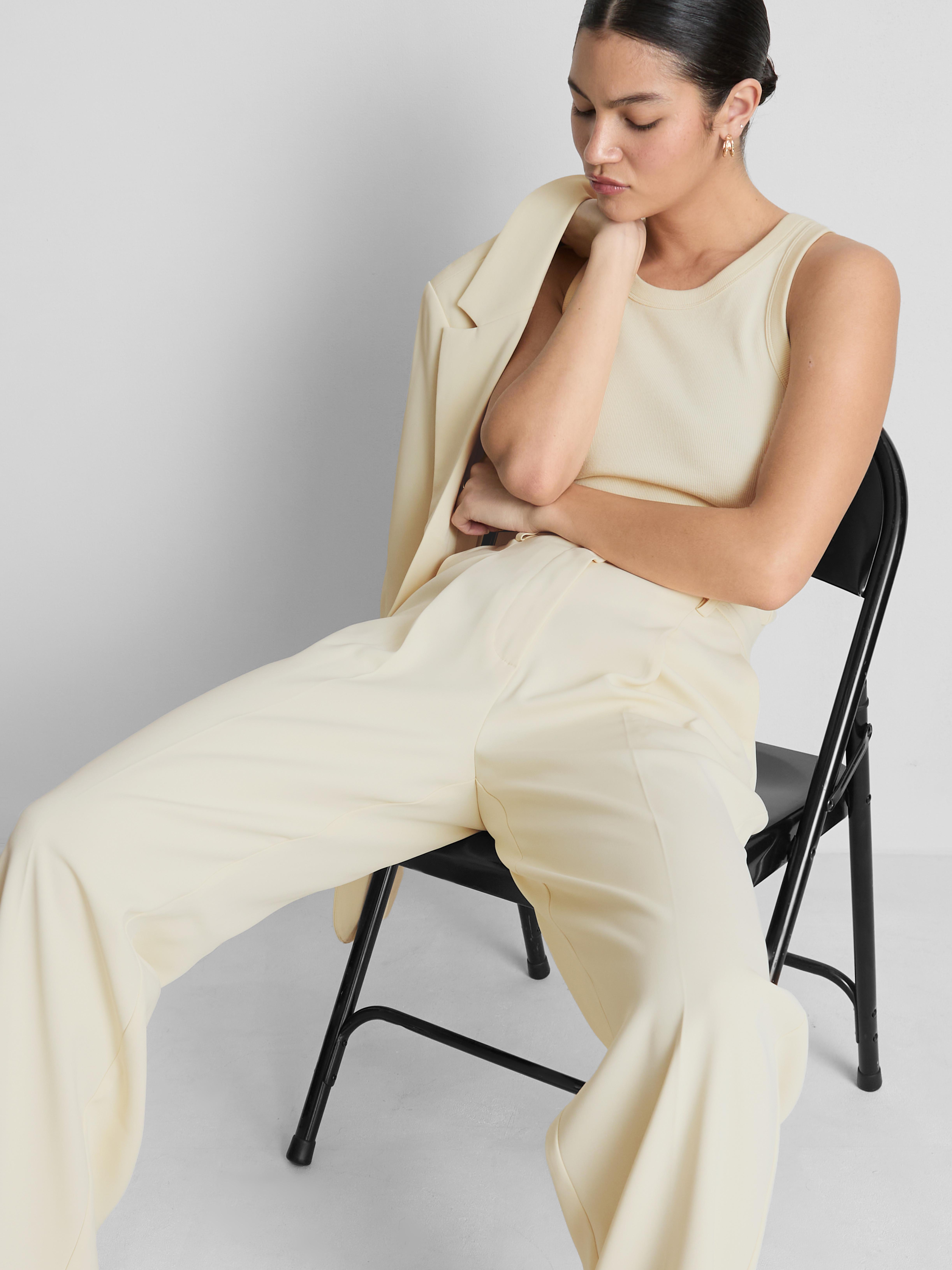 Mid-Rise Straight Leg Pleated Trousers