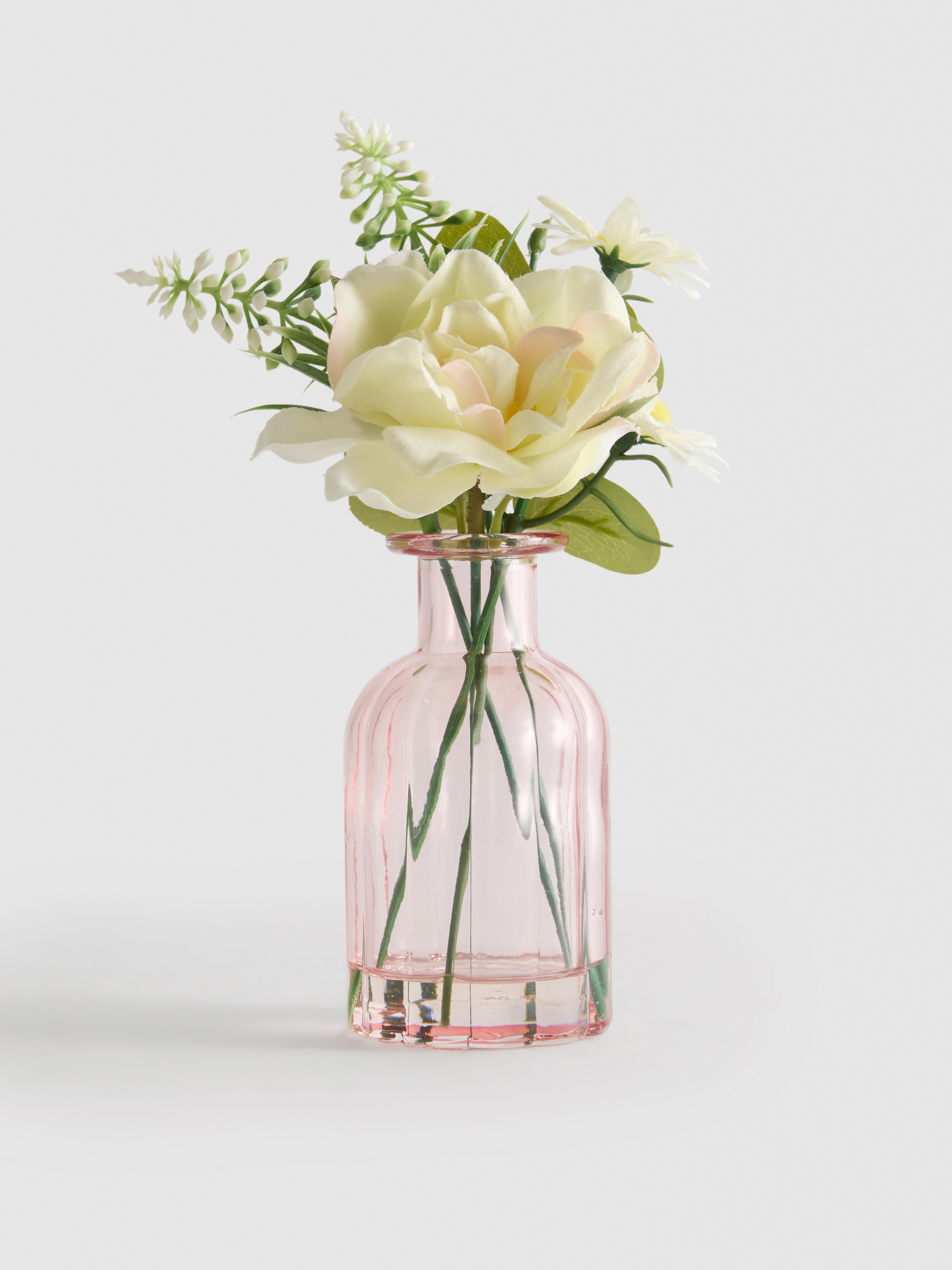 Composizione di fiori artificiali in vaso a bottiglia