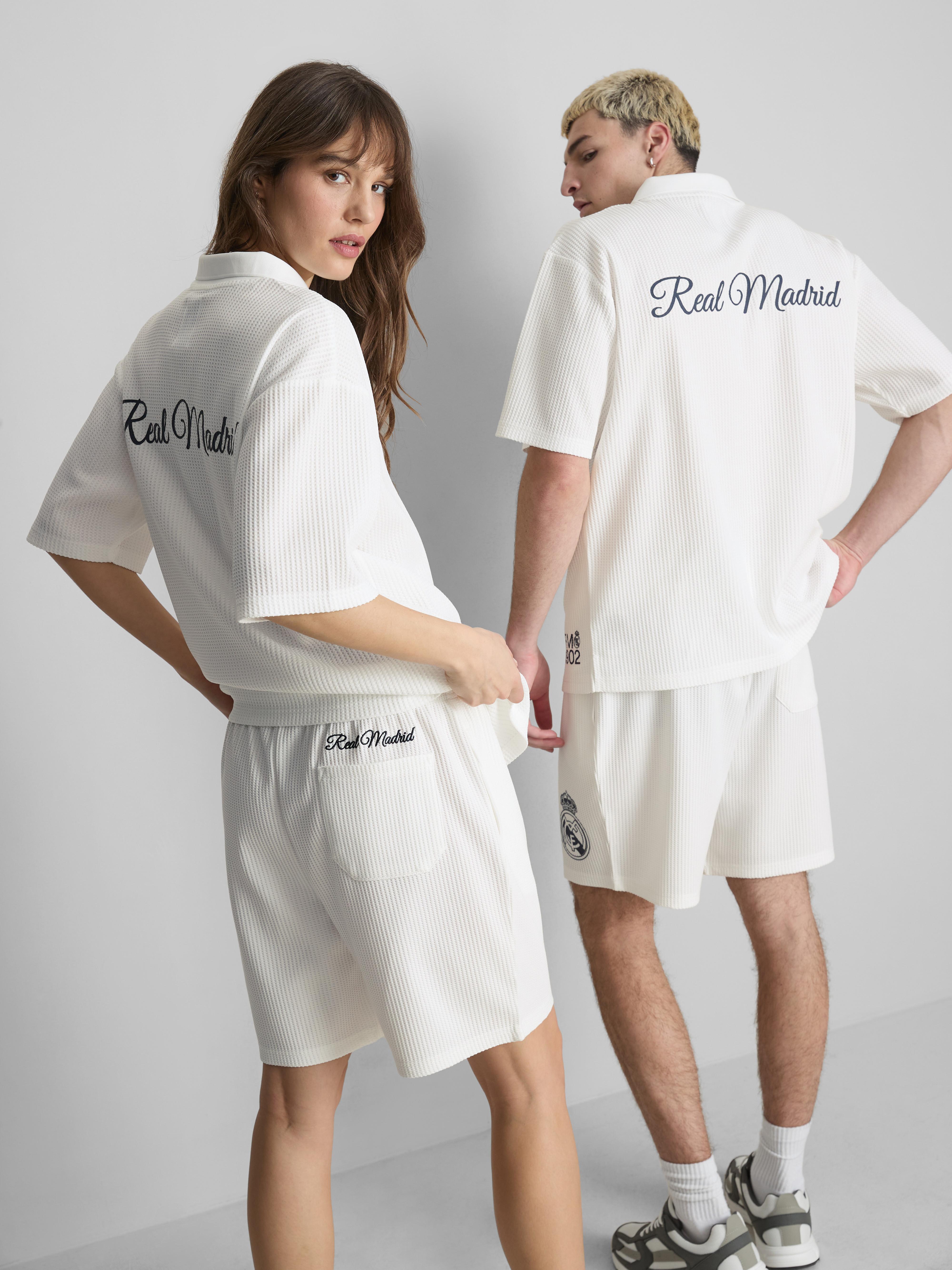 Camiseta con textura gofrada del Real Madrid